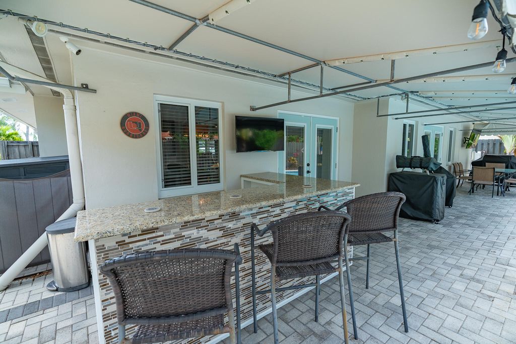 Photo of 421 SE 4th Terrace, Pompano Beach, FL 33060 (MLS # B26017875)