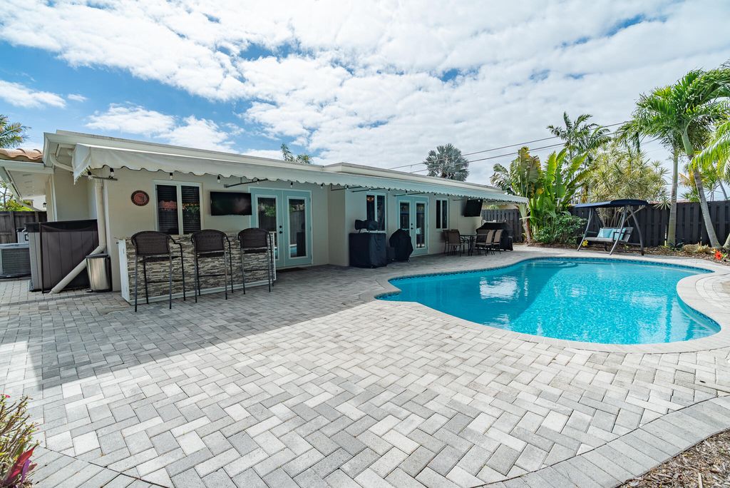 Photo of 421 SE 4th Terrace, Pompano Beach, FL 33060 (MLS # B26017875)