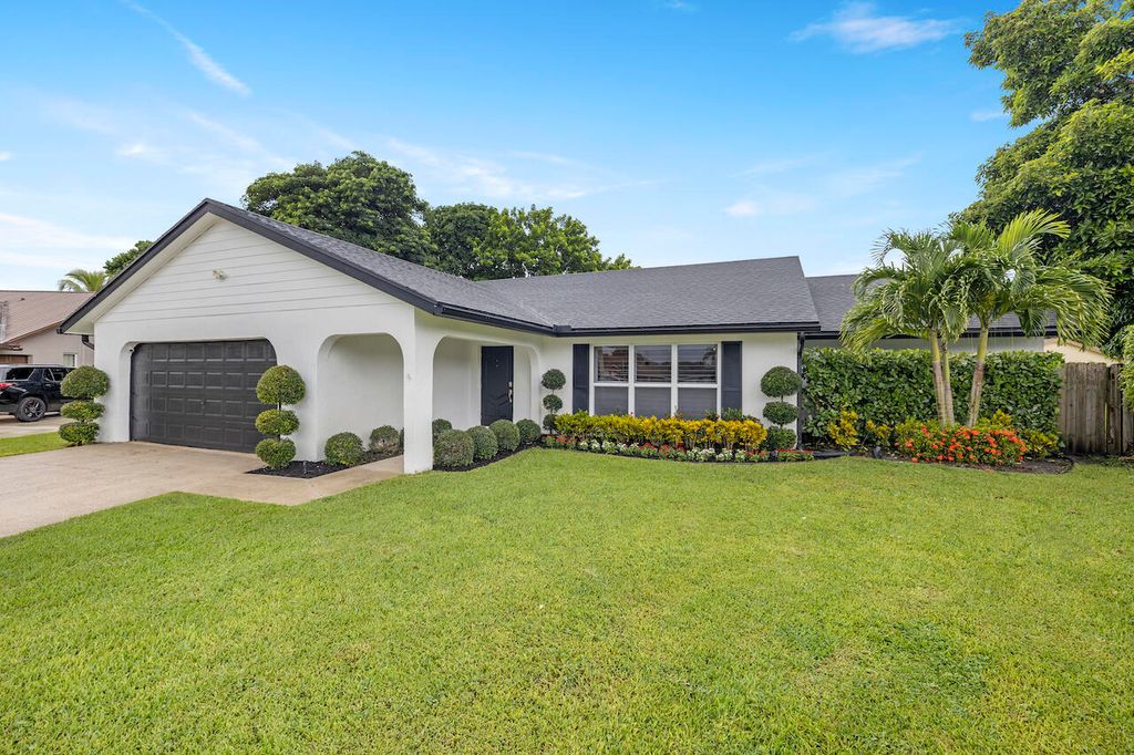 Photo of 1145 Hickory Trail, Wellington, FL 33414 (MLS # B26011068)