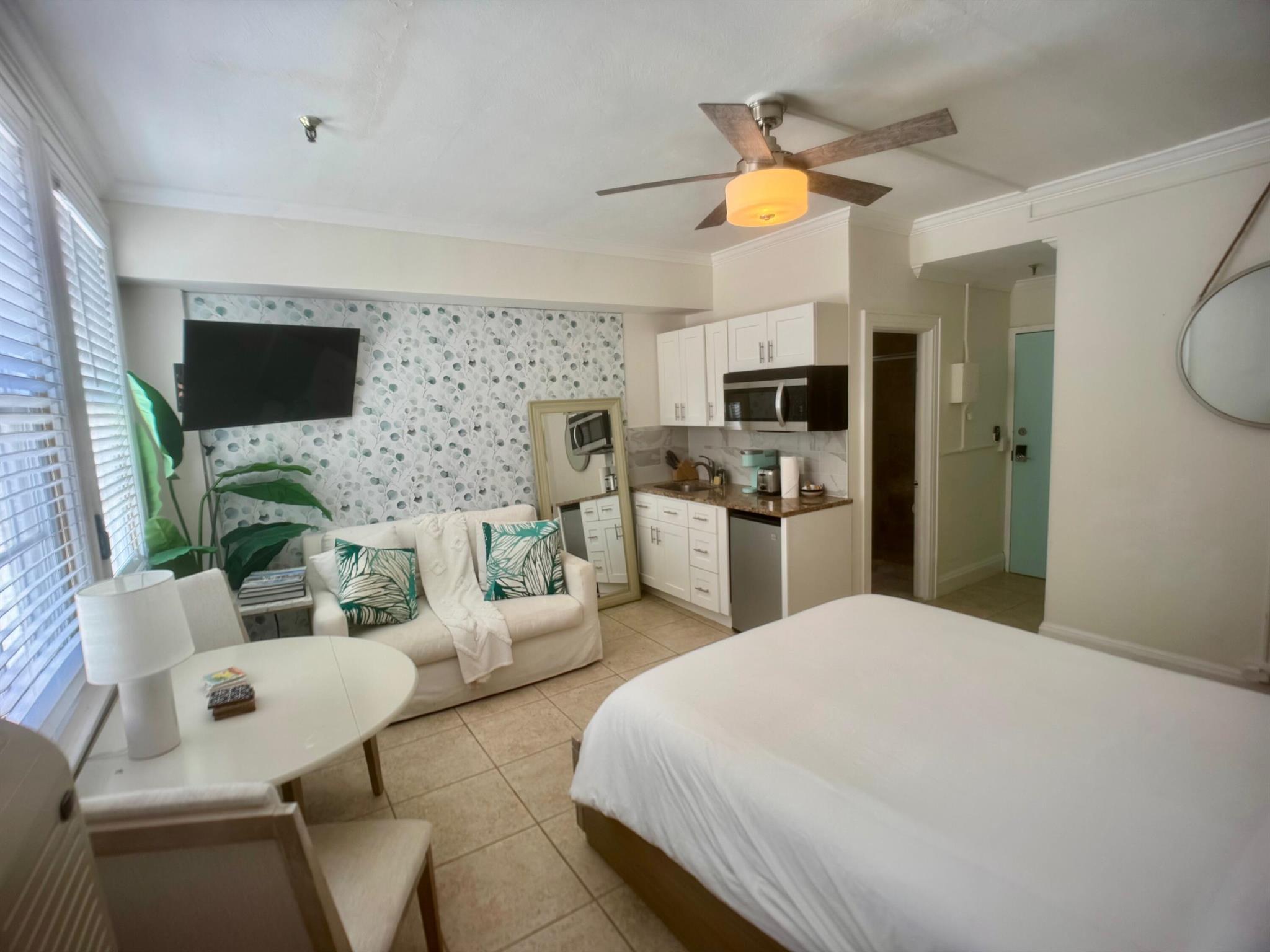 PALM BEACH HOTEL CONDO - Residential