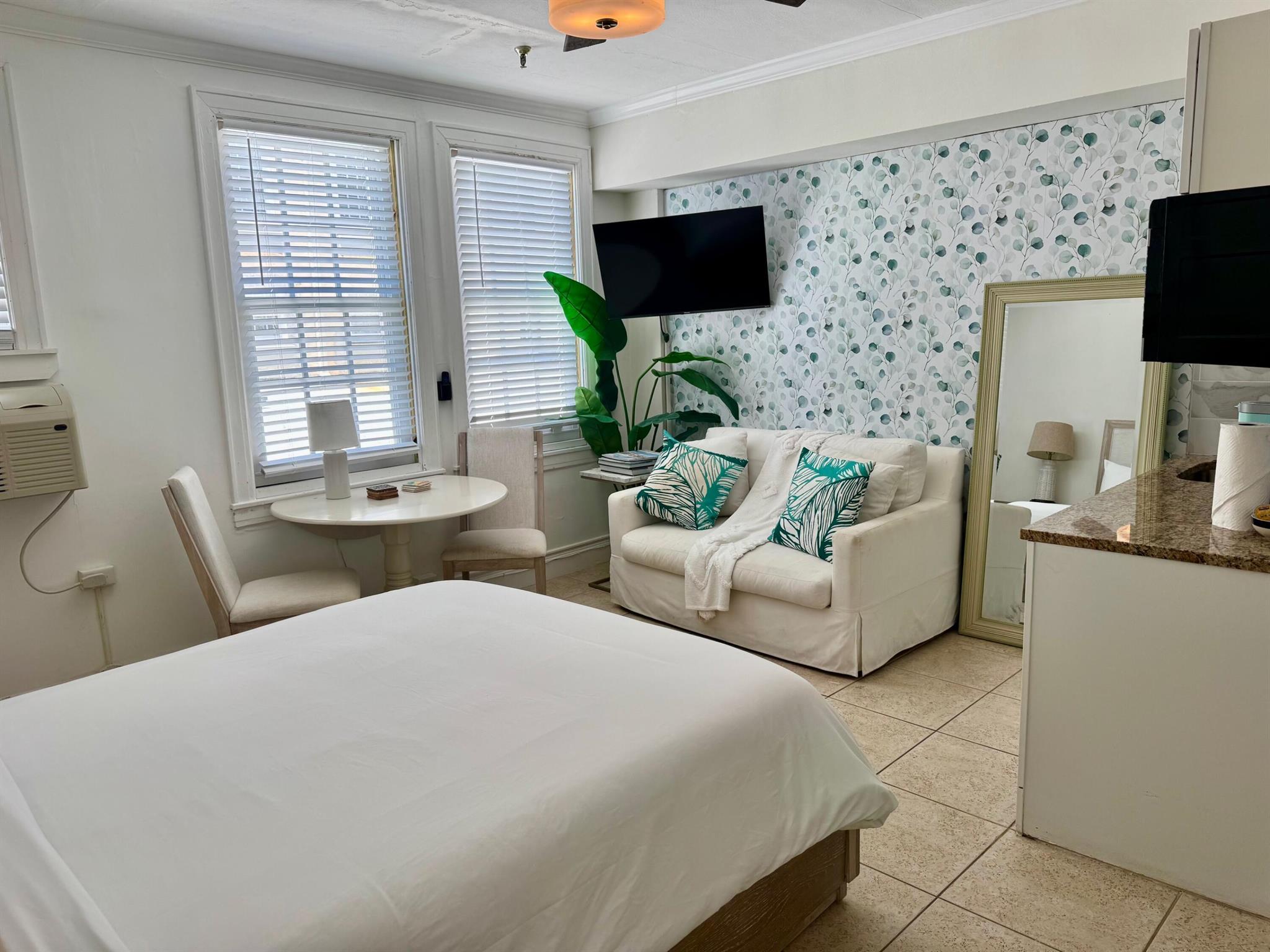 PALM BEACH HOTEL CONDO - Residential