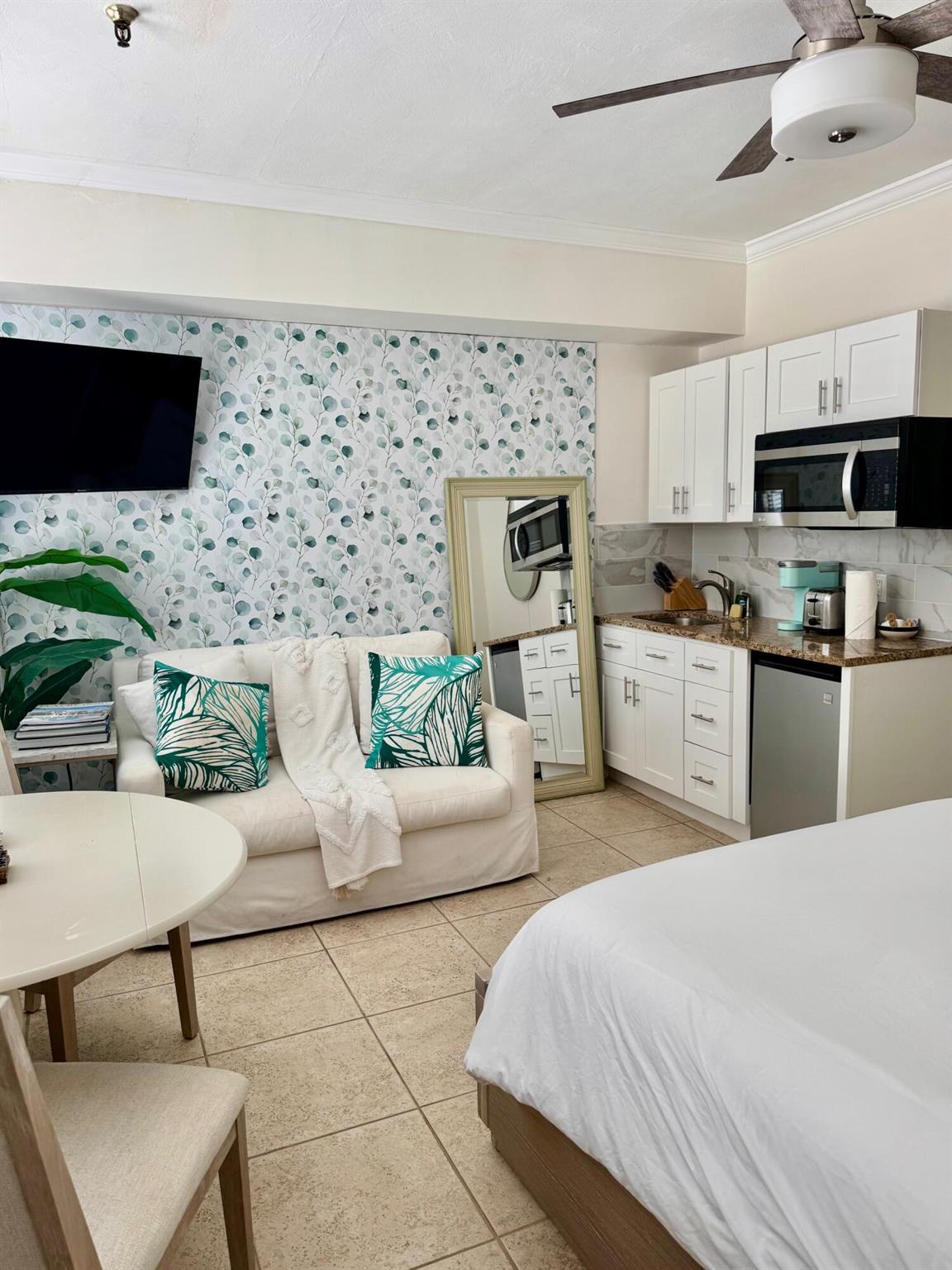 PALM BEACH HOTEL CONDO - Residential