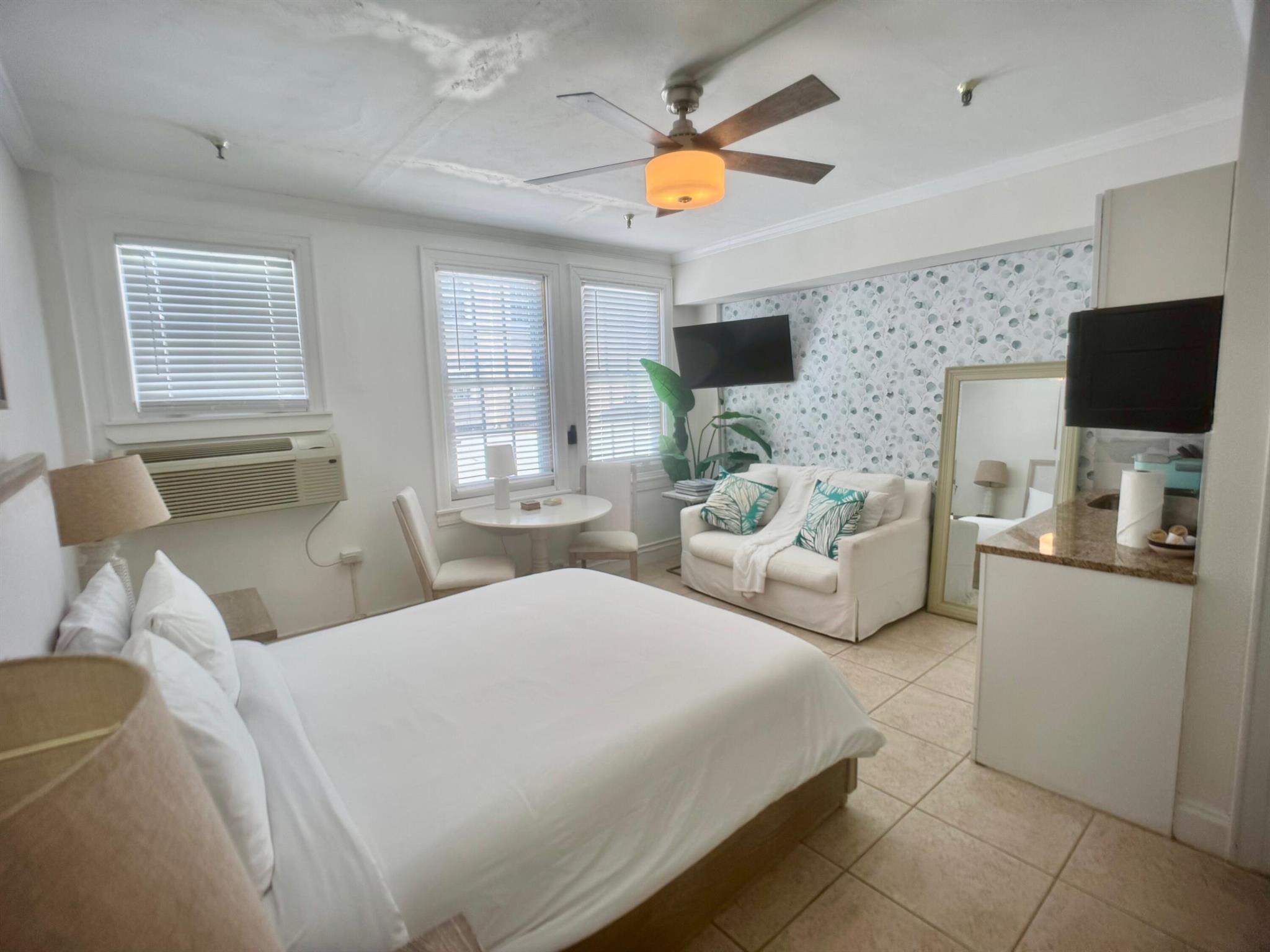 PALM BEACH HOTEL CONDO - Residential
