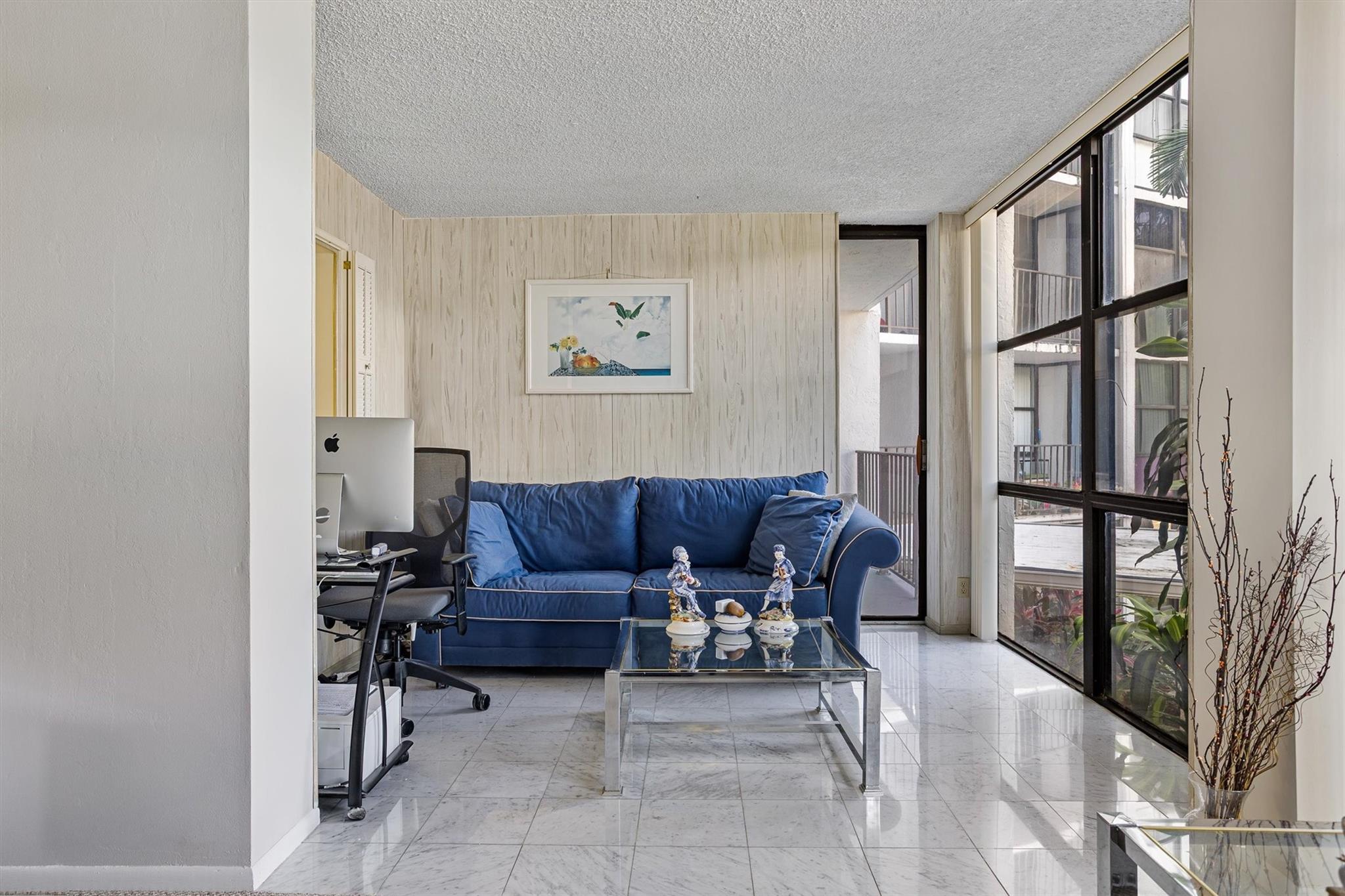 800 Parkview Dr 201