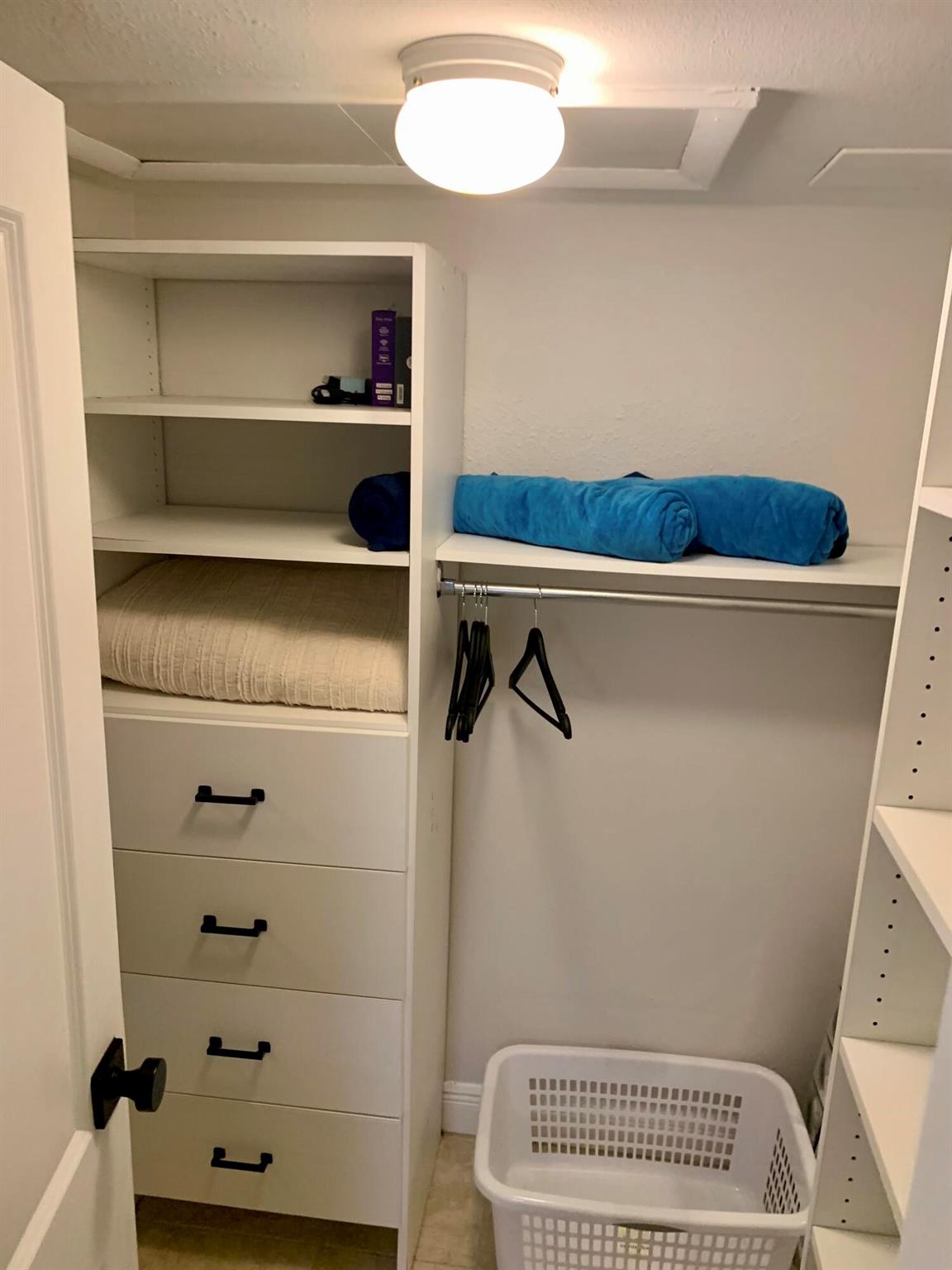 LAKESHORE CLUB CONDO - Residential Lease