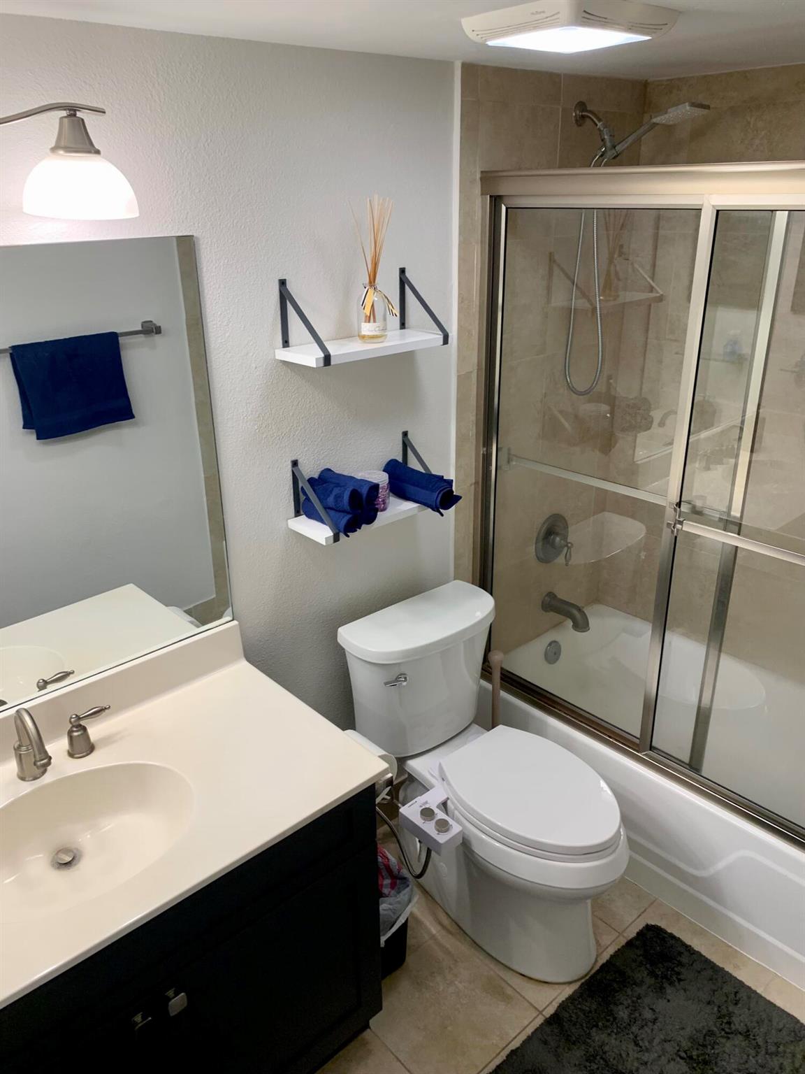 LAKESHORE CLUB CONDO - Residential Lease