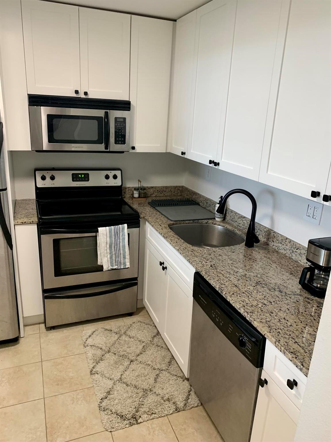 LAKESHORE CLUB CONDO - Residential Lease