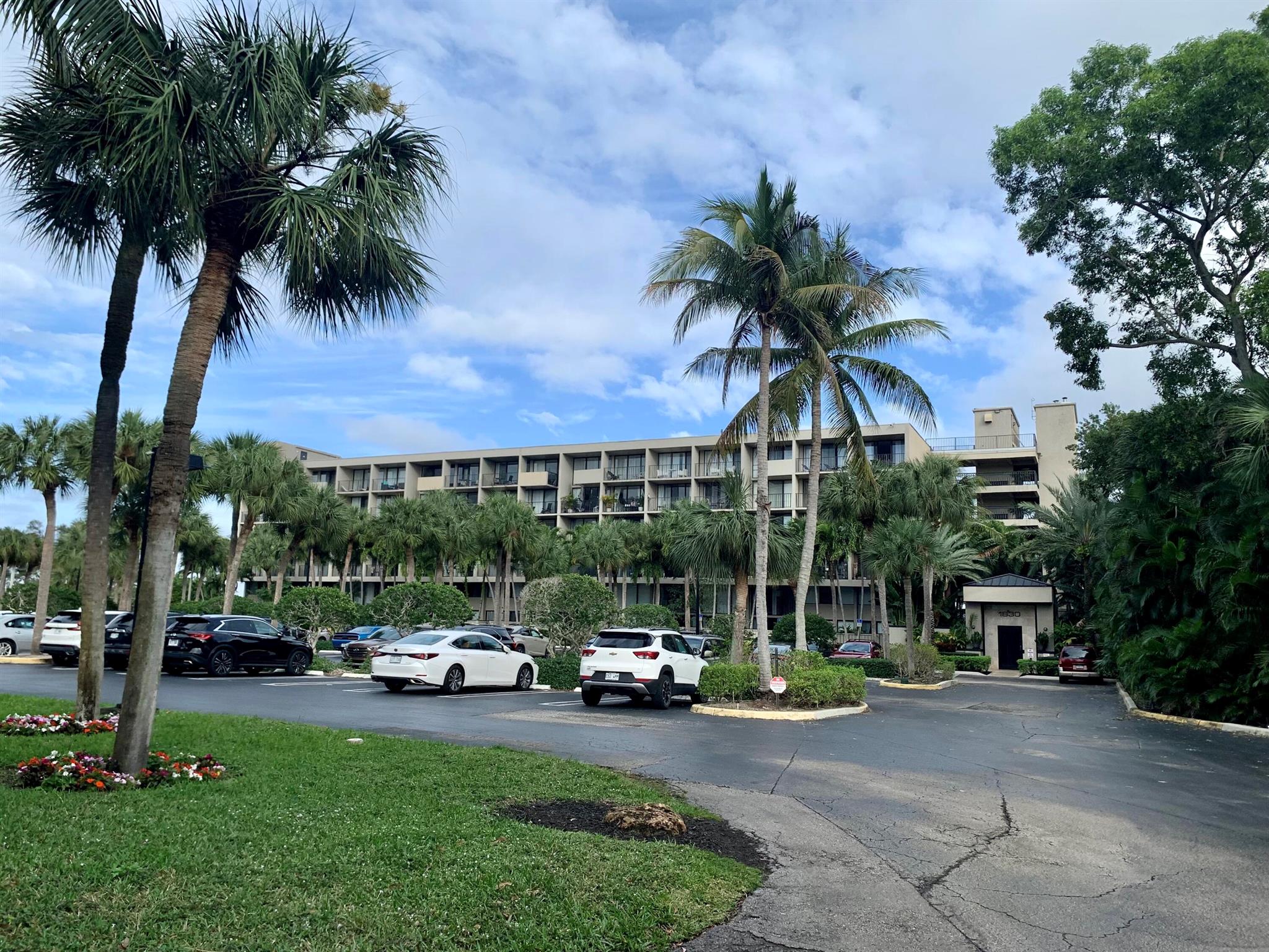 LAKESHORE CLUB CONDO - Residential Lease