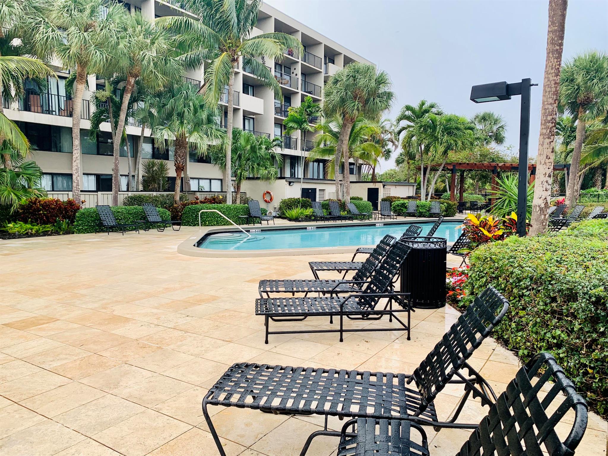 LAKESHORE CLUB CONDO - Residential Lease