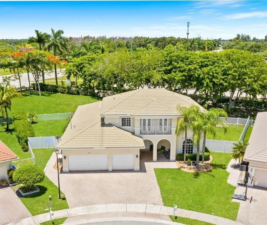 This is the one you've been waiting for! Tucked away in the highly sought-after Laguna Isles community, this spacious home checks all the boxes. With 5 generously sized bedrooms, an office that can be used as a 6th bedroom, a den, 3.5 baths, & a 3-car garage, there's room for everyone. Set on an oversized 11,444 SF in a quiet cul-de-sac, the home is truly move-in ready. The kitchen features granite countertops, a gas stove, a large pantry, and an island perfect for cooking or gathering. Additional highlights include a whole-house generator, a screened-in patio, and a spacious backyard with plenty of room for a pool. Low HOA includes lawn maintenance & plenty of amenities: pool, gym, racquetball, tennis courts, & 24-hour manned security. Seller offering $30,000 credit towards closing costs!