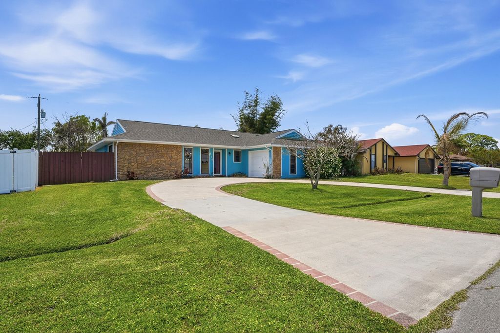 Photo of 814 SE Celtic Avenue, Port Saint Lucie, FL 34983 (MLS # B26021799)