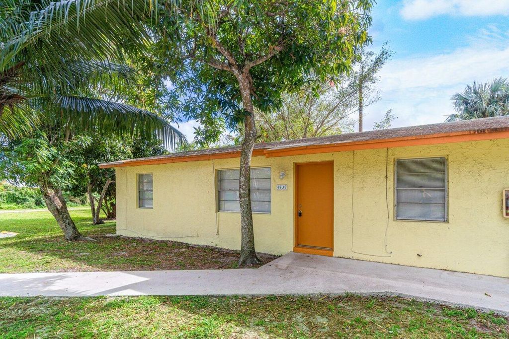 Photo of 4937 Gulfstream Road, Lake Worth, FL 33460 (MLS # R10957074)