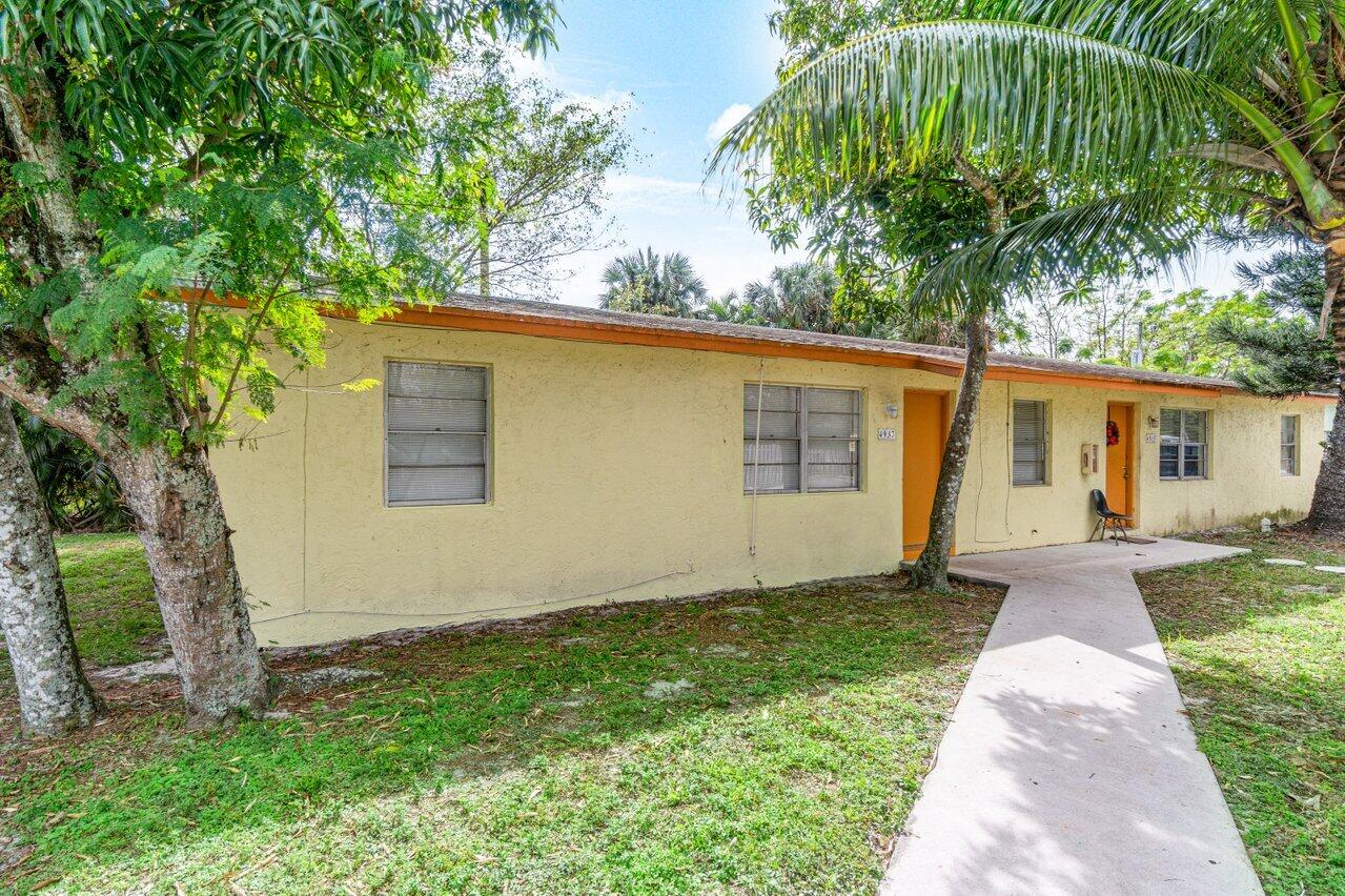 NEWLY RENOVATED - MASSIVE PRIVATE FENCED IN BACK YARD - GREAT LOCATION - NO HOA! This spacious 3 bedroom villa is nicely located just 4.5 miles from Lake Worth Beach! Close to churches and great schools, and a short drive to downtown West Palm Beach, Palm Beach International Airport and Palm Beach Proper! This unit has tile floors, spacious bedrooms, good closet space and an abundance of natural light. The community is very quiet and being improved continuously. This is an extremely versatile space with plenty of parking and a massive private, fenced in yard.