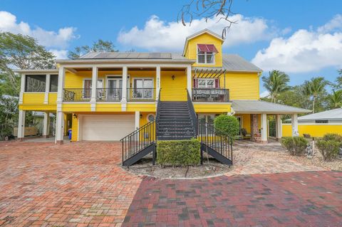 Photo of 9283 SE Cove Point Street, Jupiter, FL 33469 (MLS # R11069225)