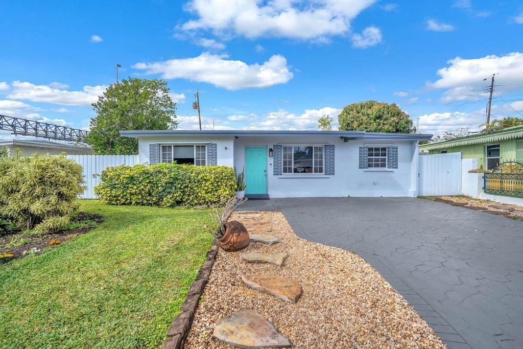 Photo of 404 S 62nd Terrace, Hollywood, FL 33023 (MLS # F10554415)