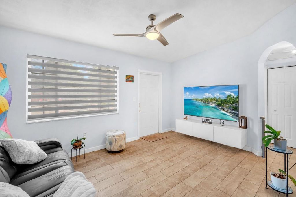 Photo of 404 S 62nd Terrace, Hollywood, FL 33023 (MLS # F10554415)