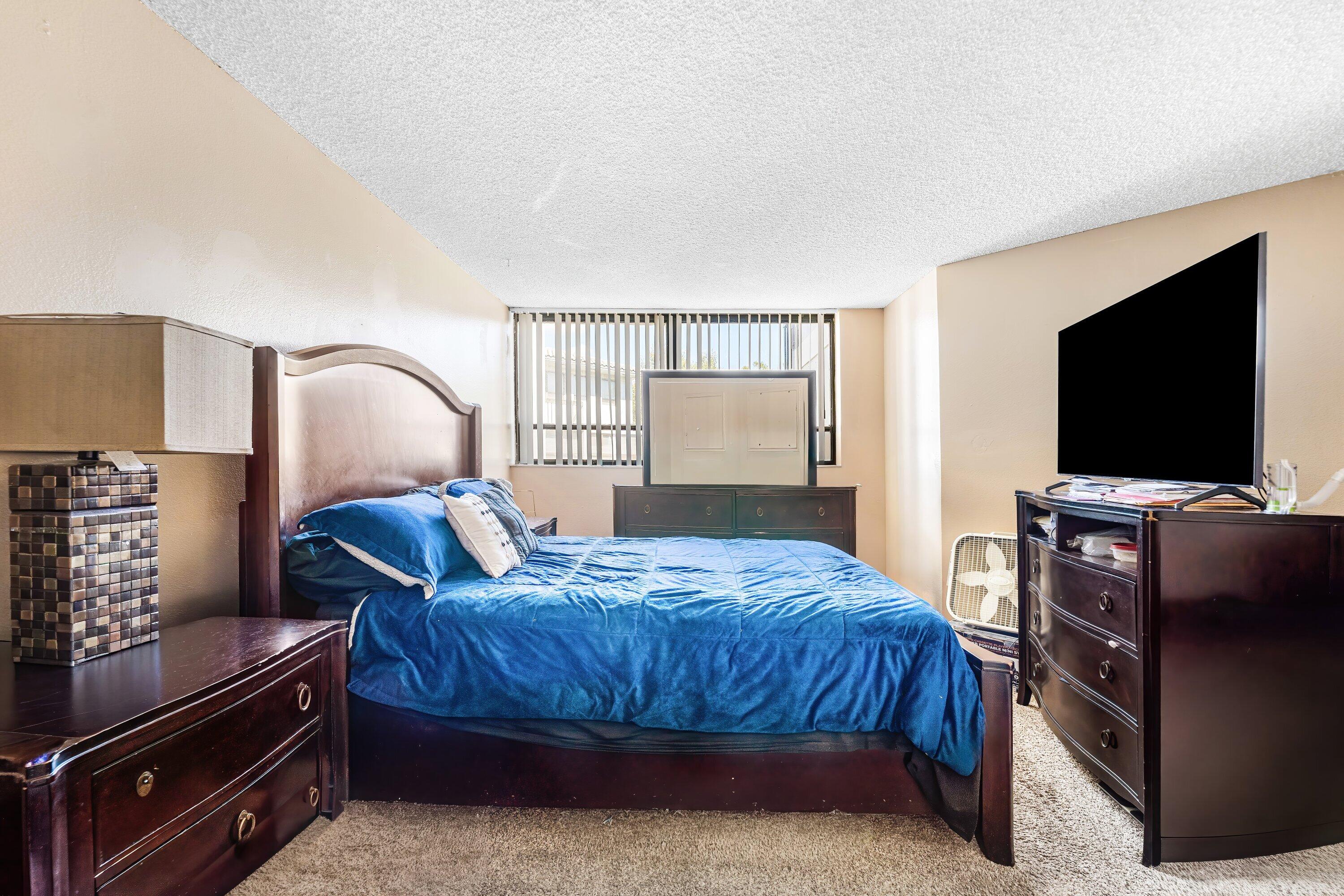 PRESIDENTIAL GOLFVIEW CON - Residential