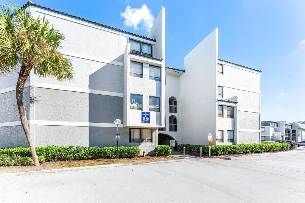 Photo of 1820 N Congress Avenue #304, West Palm Beach, FL 33401 (MLS # R11143932)