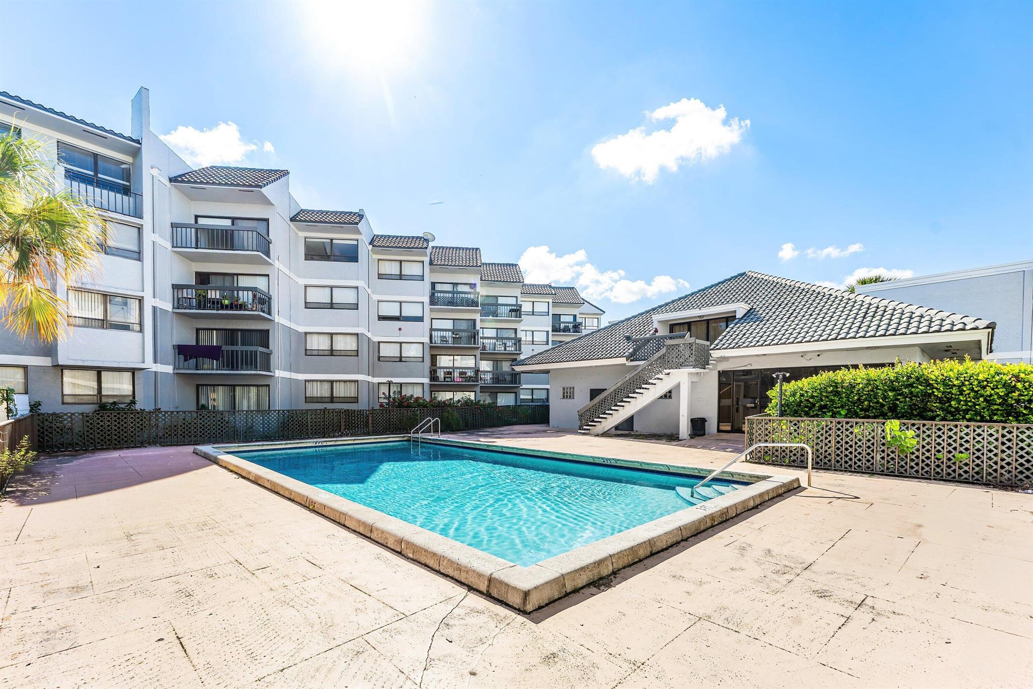 PRESIDENTIAL GOLFVIEW CON - Residential