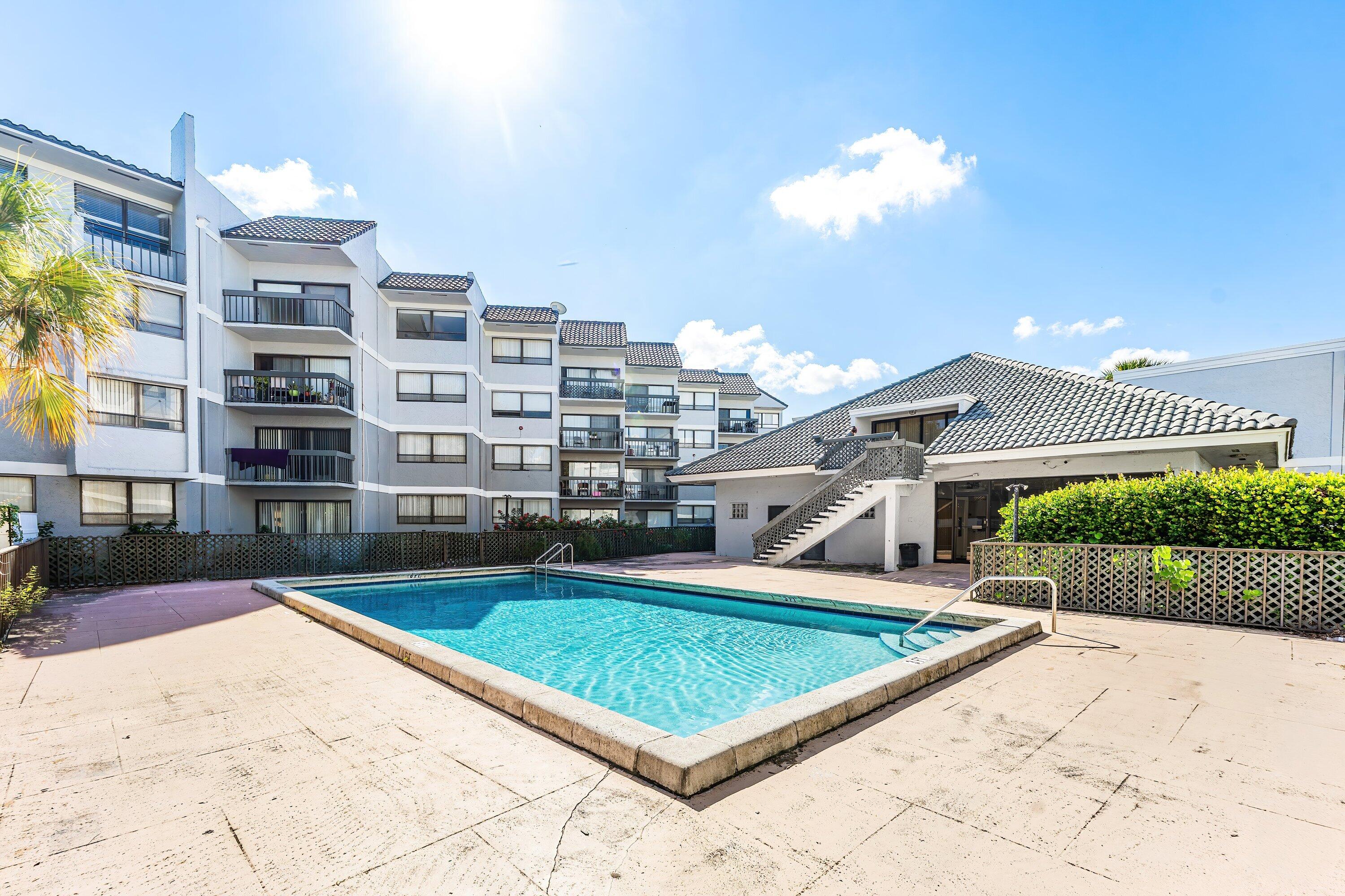 PRESIDENTIAL GOLFVIEW CON - Residential