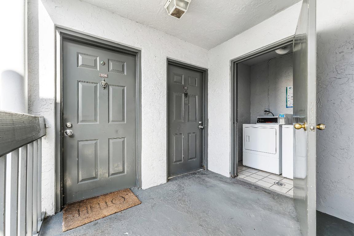 1820 N Congress Avenue 304