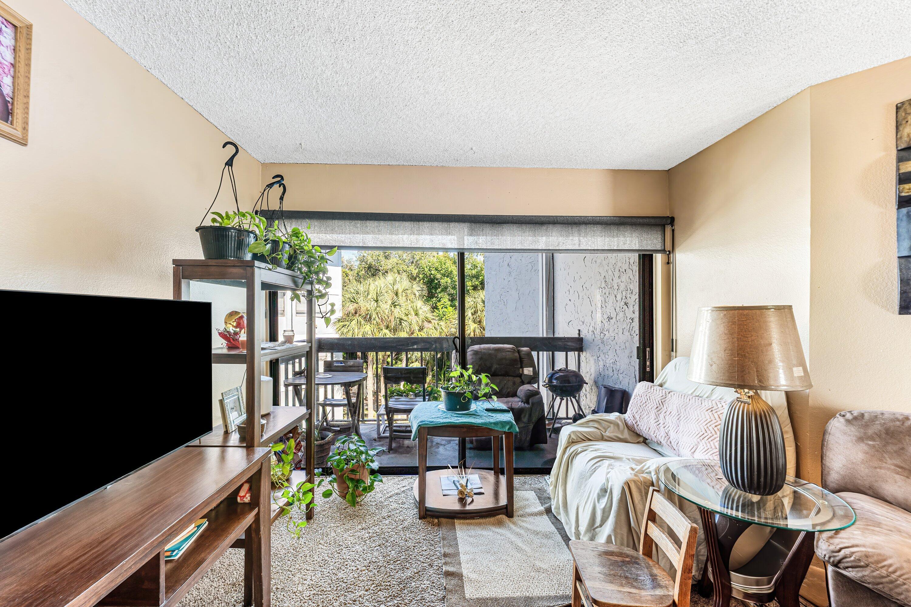 PRESIDENTIAL GOLFVIEW CON - Residential