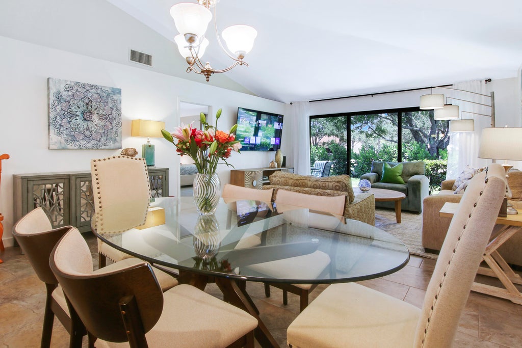 Photo of 107 Club Dr, Palm Beach Gardens, FL 33418 (MLS # R10978106)