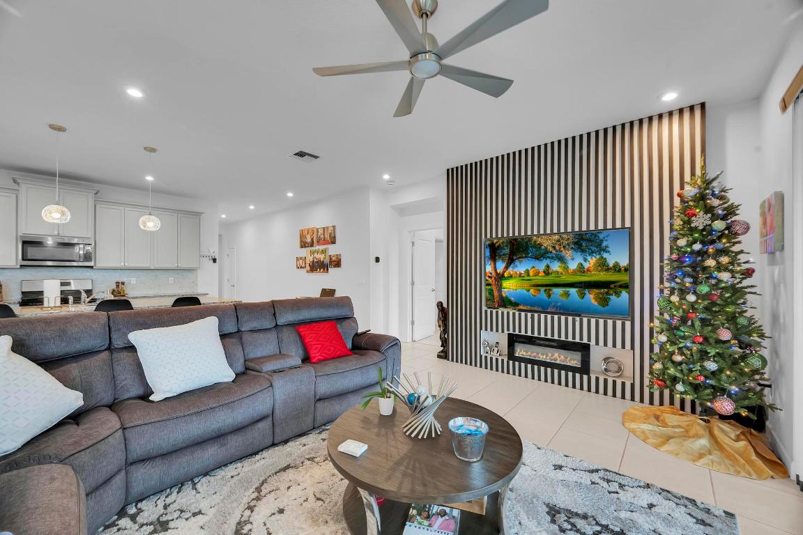 CADENCE PHASE 1 - Residential Lease