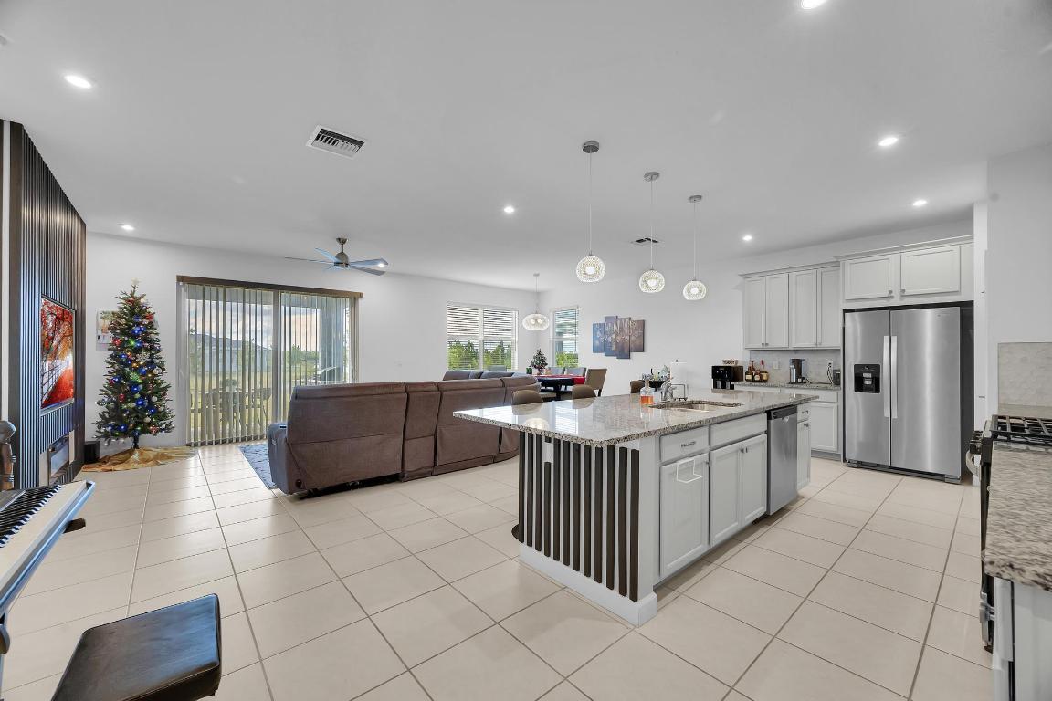 CADENCE PHASE 1 - Residential Lease