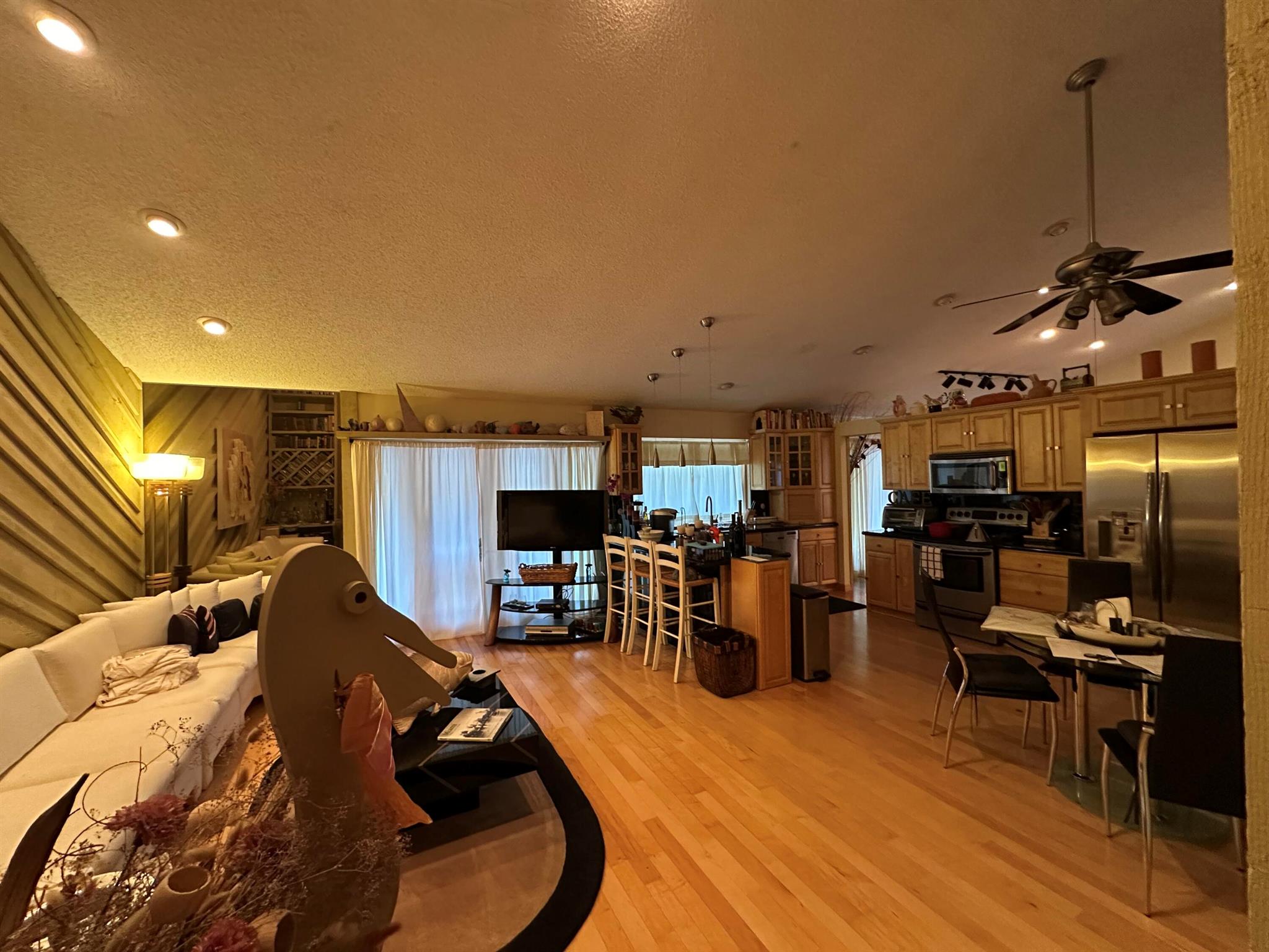 9070 NW 16th Street, Plantation, FL, 33322/$700,000 3 9070 NW 16th Street