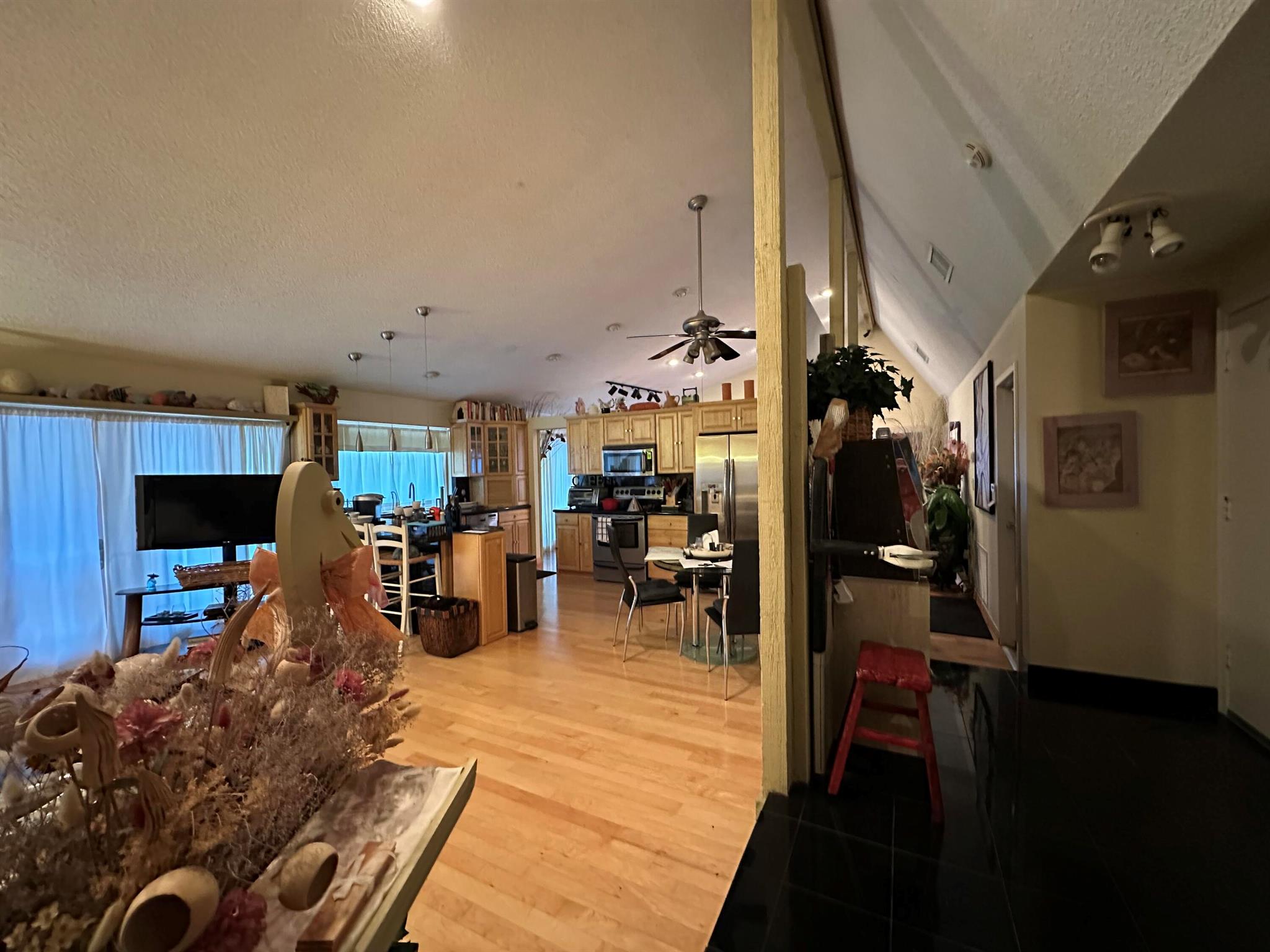 9070 NW 16th Street, Plantation, FL, 33322/$700,000 2 9070 NW 16th Street