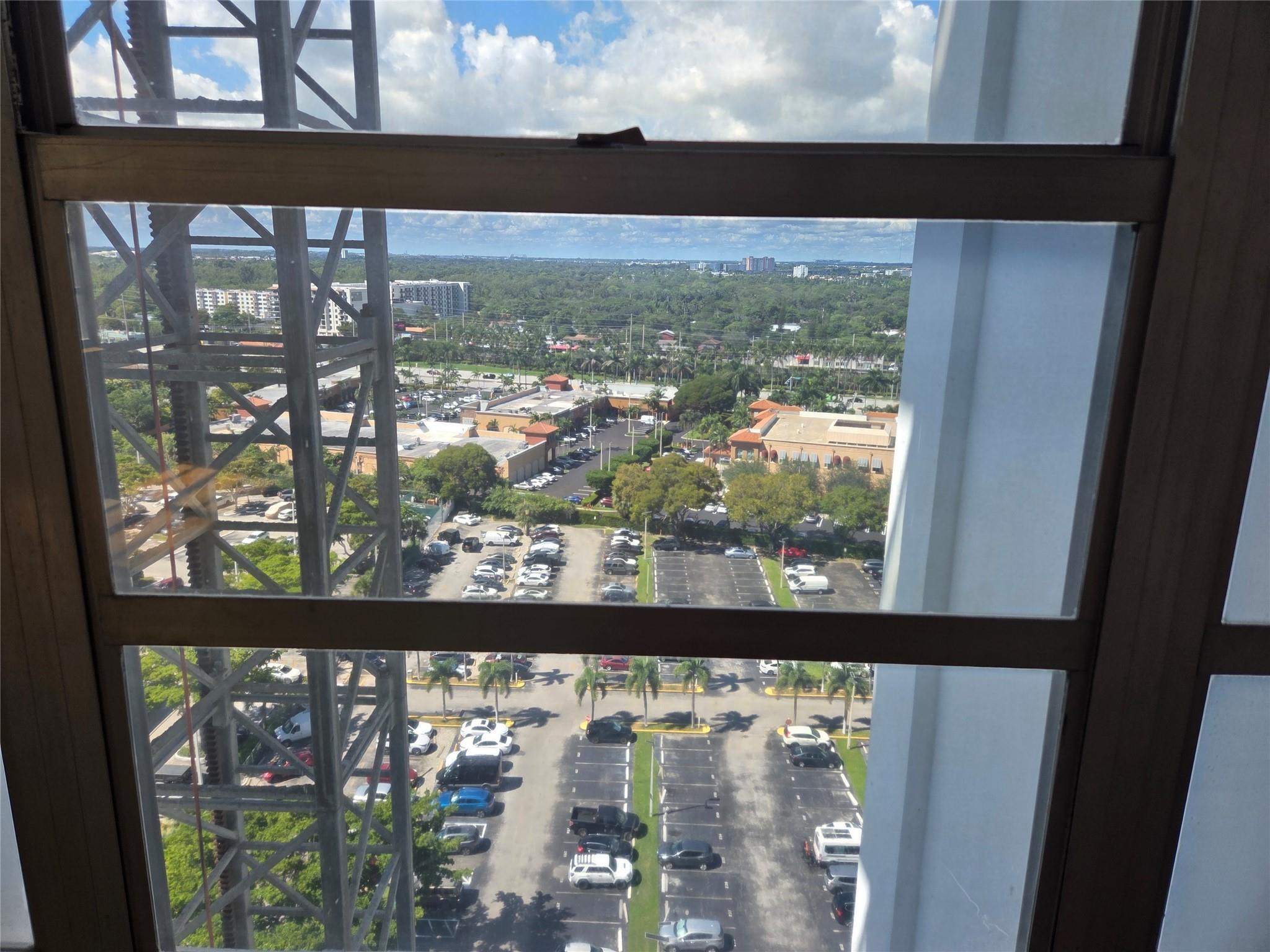 COMMODORE PLAZA - Residential