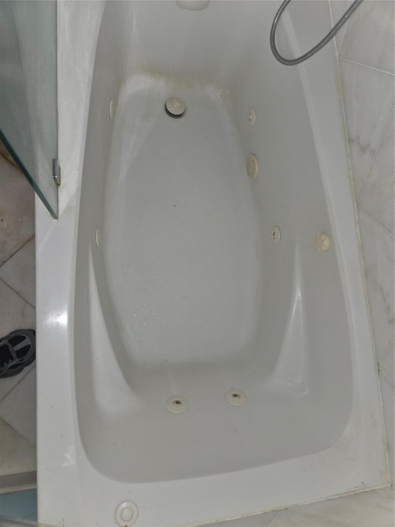 COMMODORE PLAZA - Residential