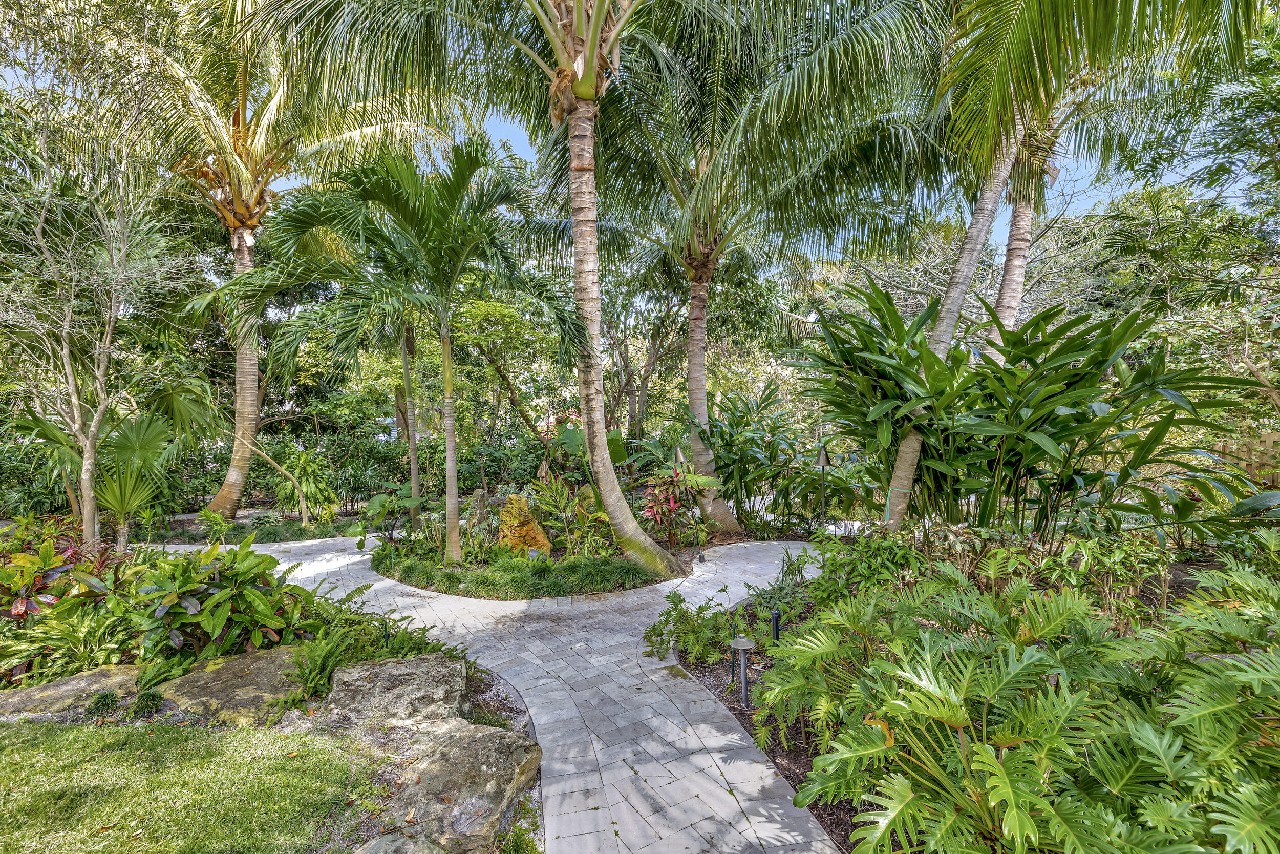 S/D OF 8-46-43 - Residential