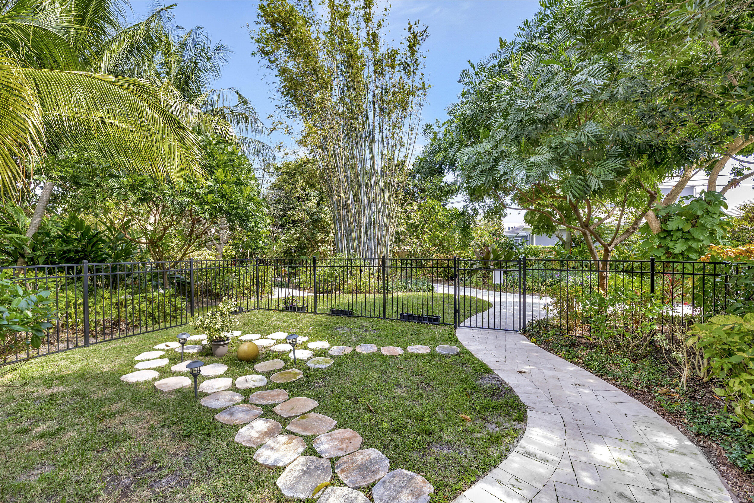 S/D OF 8-46-43 - Residential