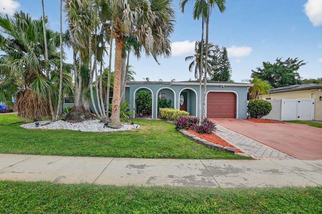 Photo of 11170 Mohawk Street, Boca Raton, FL 33428 (MLS # R11133555)