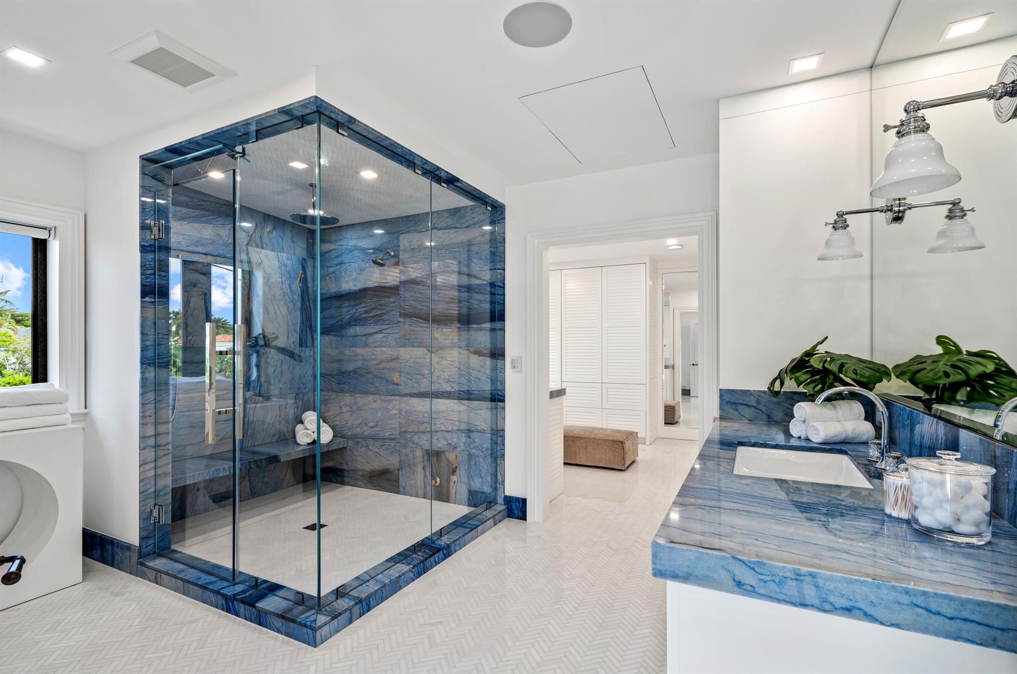 PHIPPS PLAZA - Residential