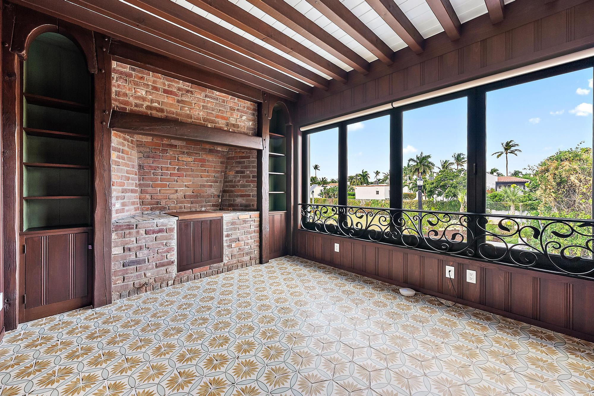 PHIPPS PLAZA - Residential