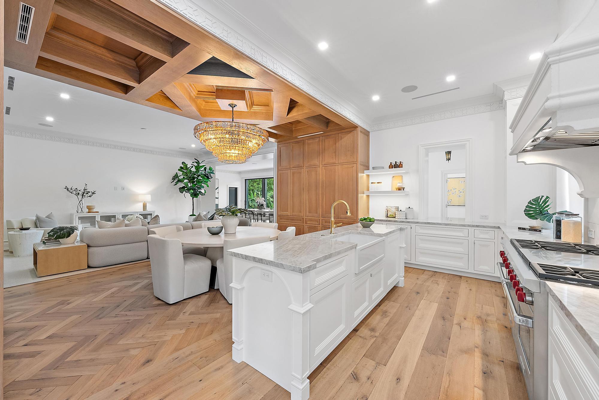 PHIPPS PLAZA - Residential