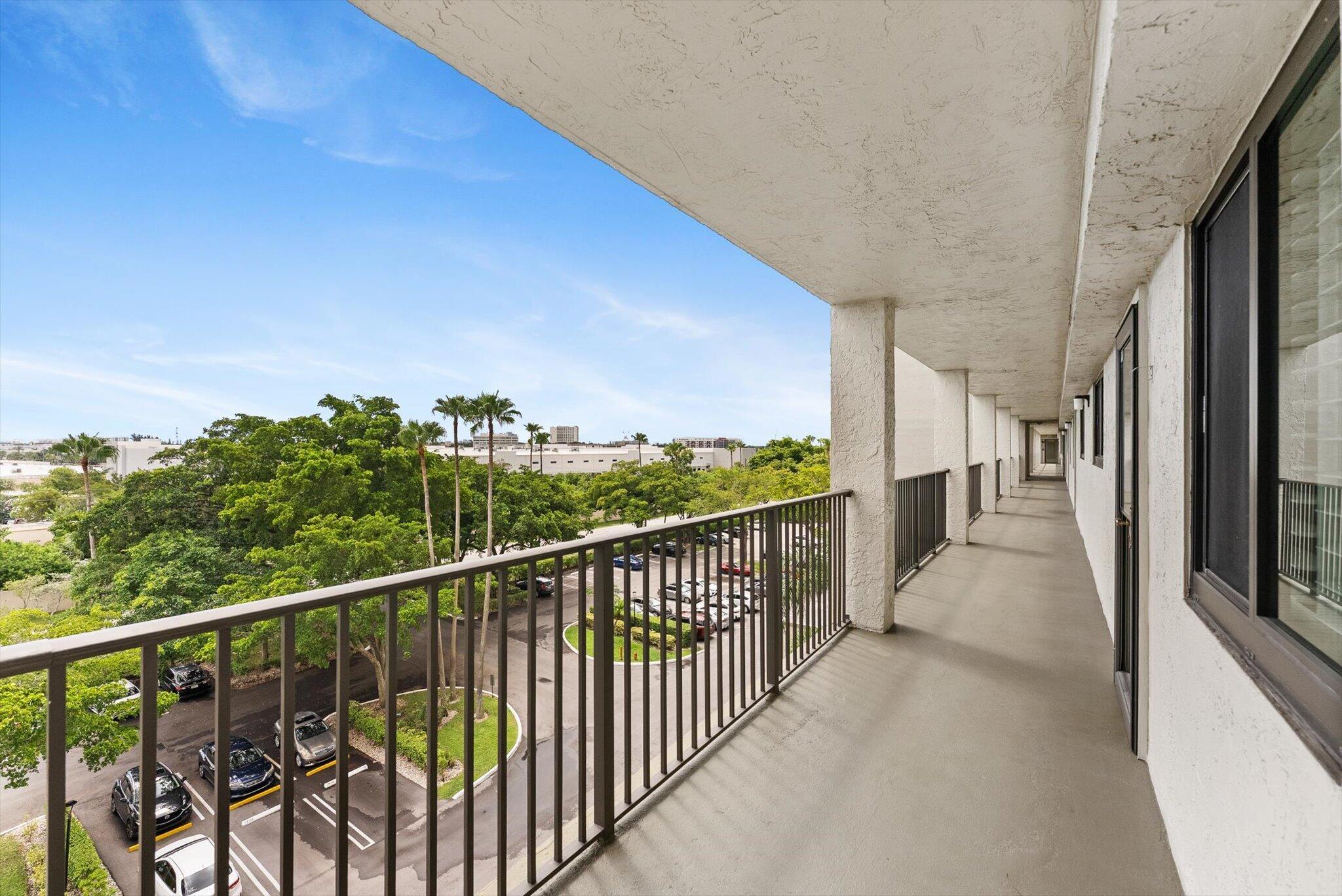 2112 S CYPRESS BEND Drive 607