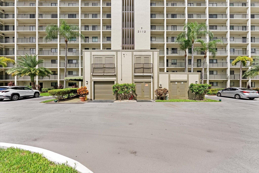 Photo of 2112 S CYPRESS BEND Drive #607, Pompano Beach, FL 33069 (MLS # B26073567)