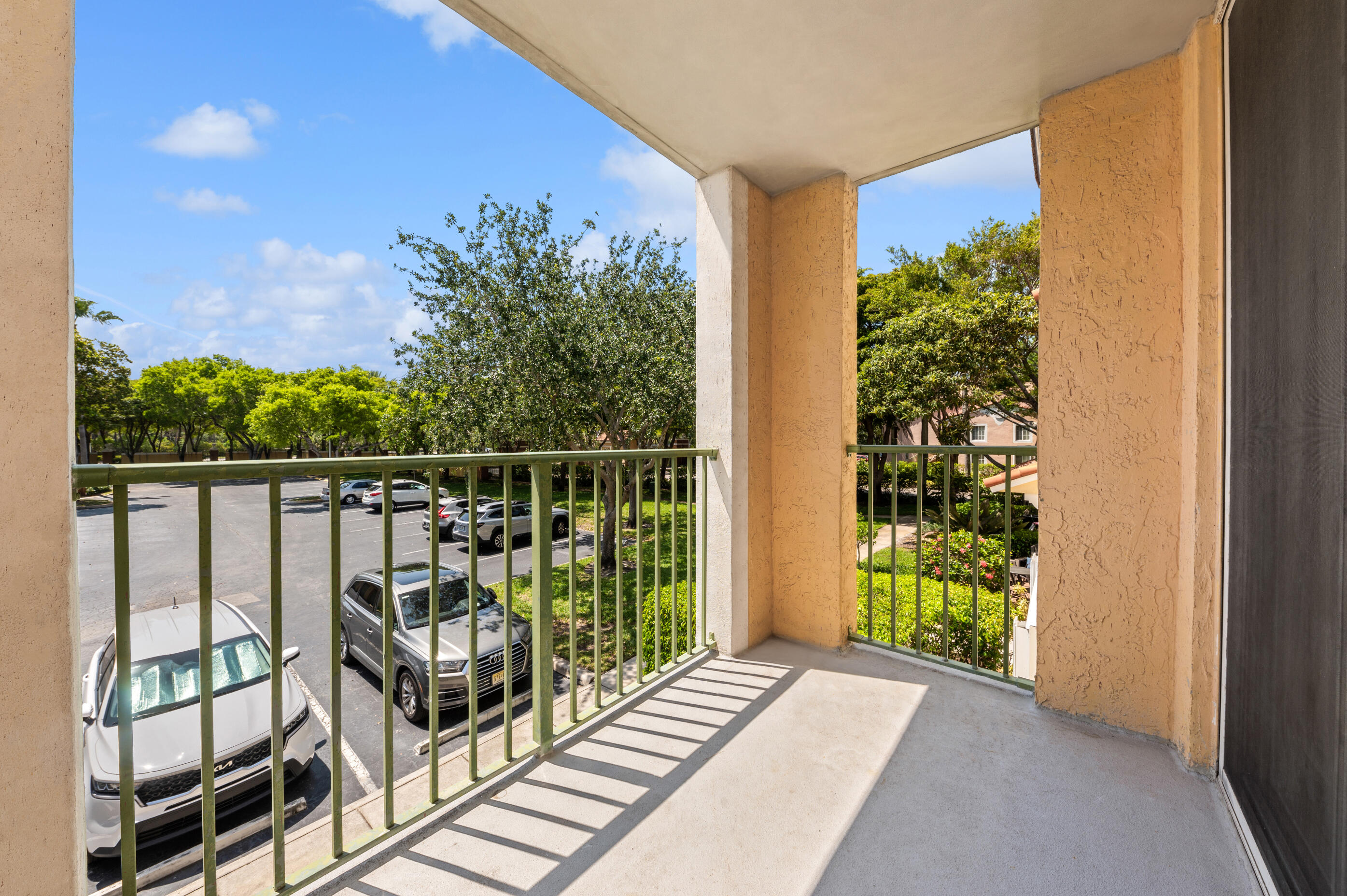 YACHT CLUB - Residential