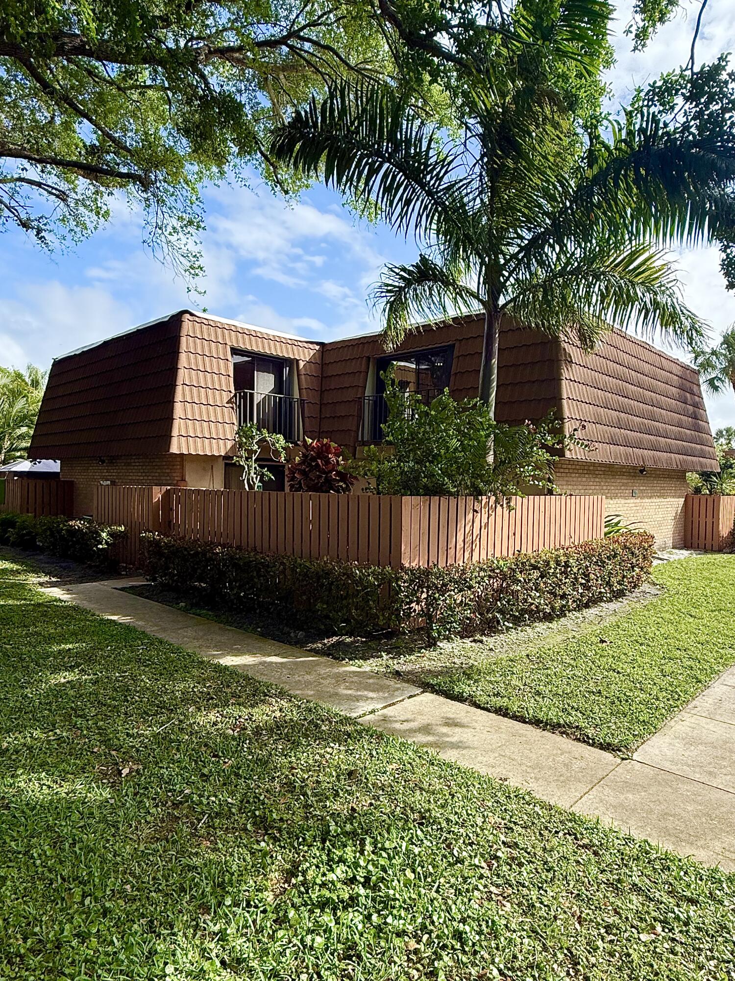 VILLAGE OF SANDALWOOD LAKES NORTH - Residential