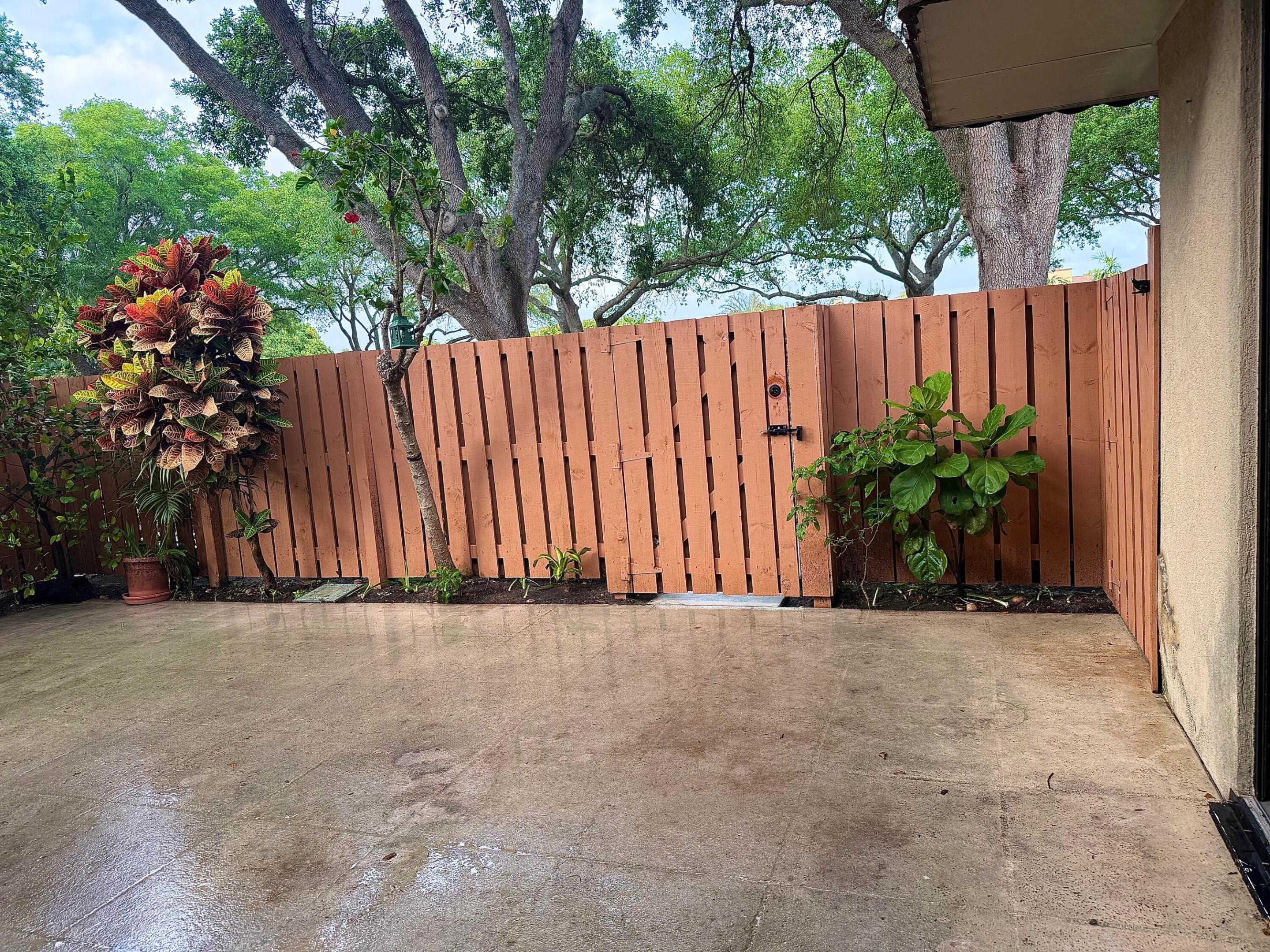 VILLAGE OF SANDALWOOD LAKES NORTH - Residential