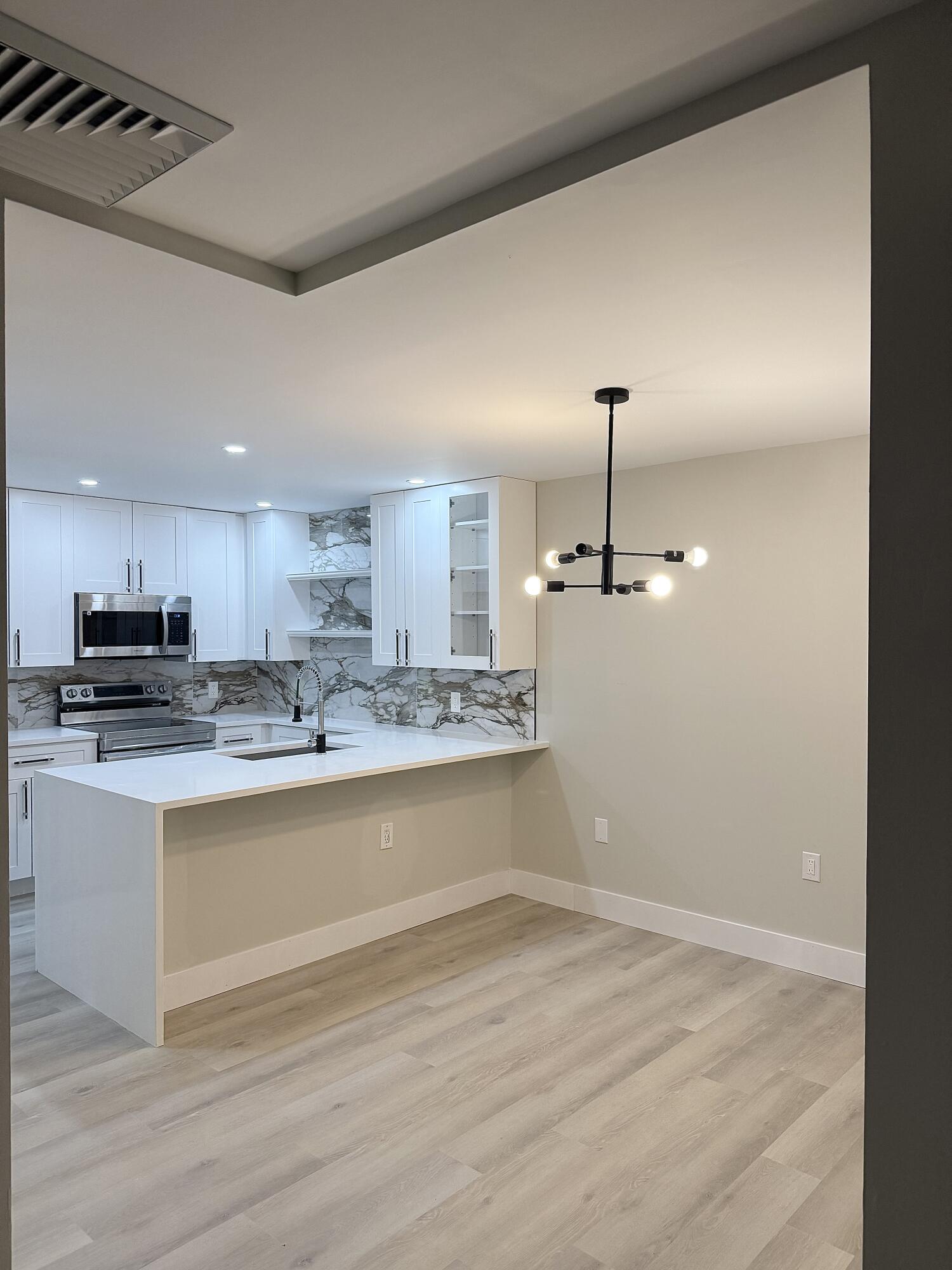 VILLAGE OF SANDALWOOD LAKES NORTH - Residential