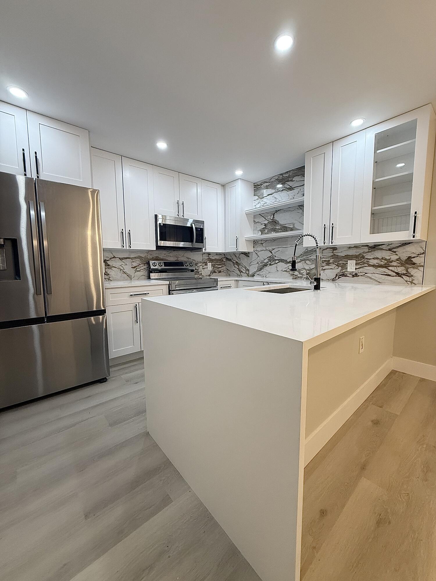 VILLAGE OF SANDALWOOD LAKES NORTH - Residential