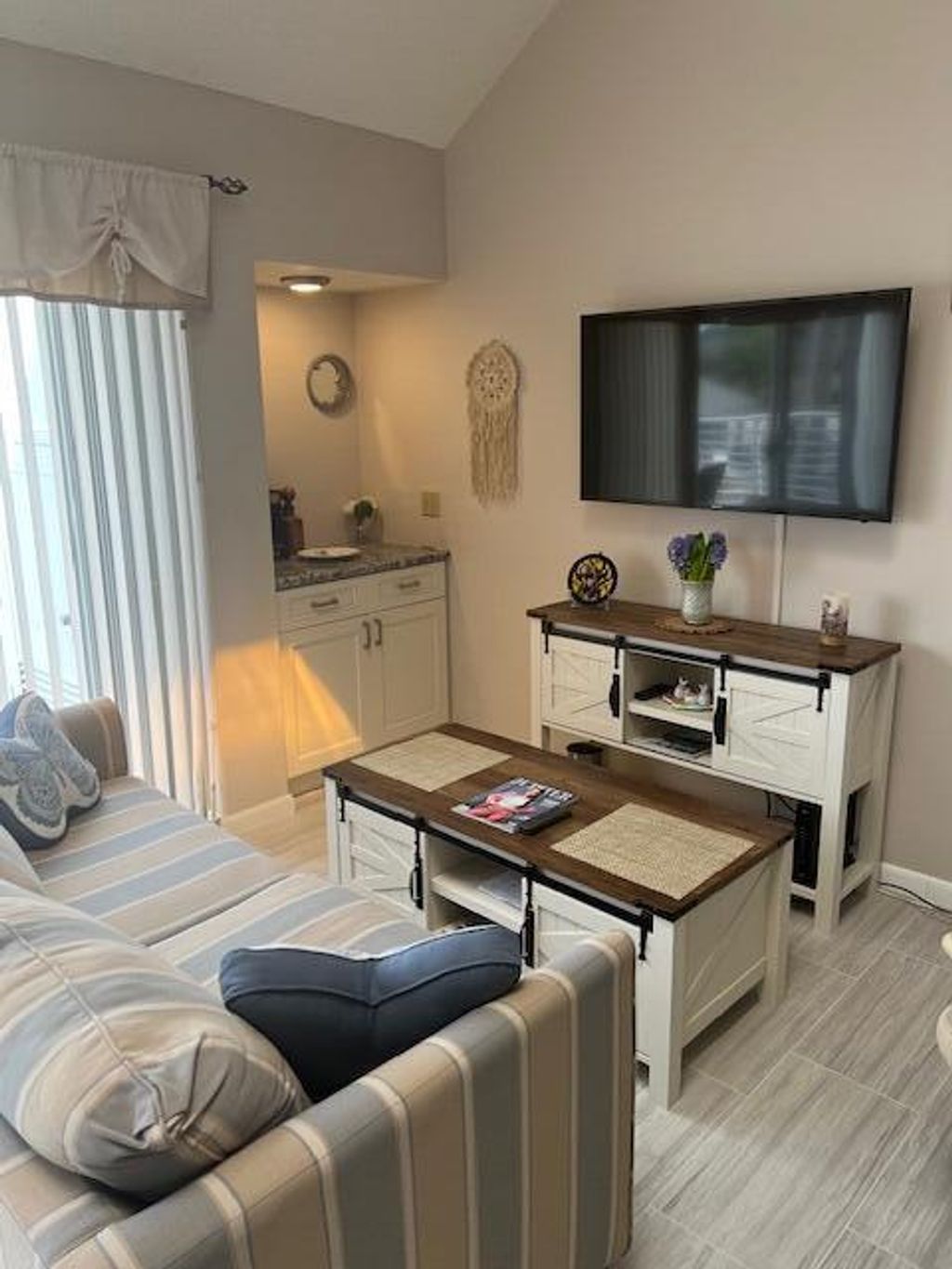 Photo of 1605 S Us Highway 1 #201m2, Jupiter, FL 33477 (MLS # R11159737)