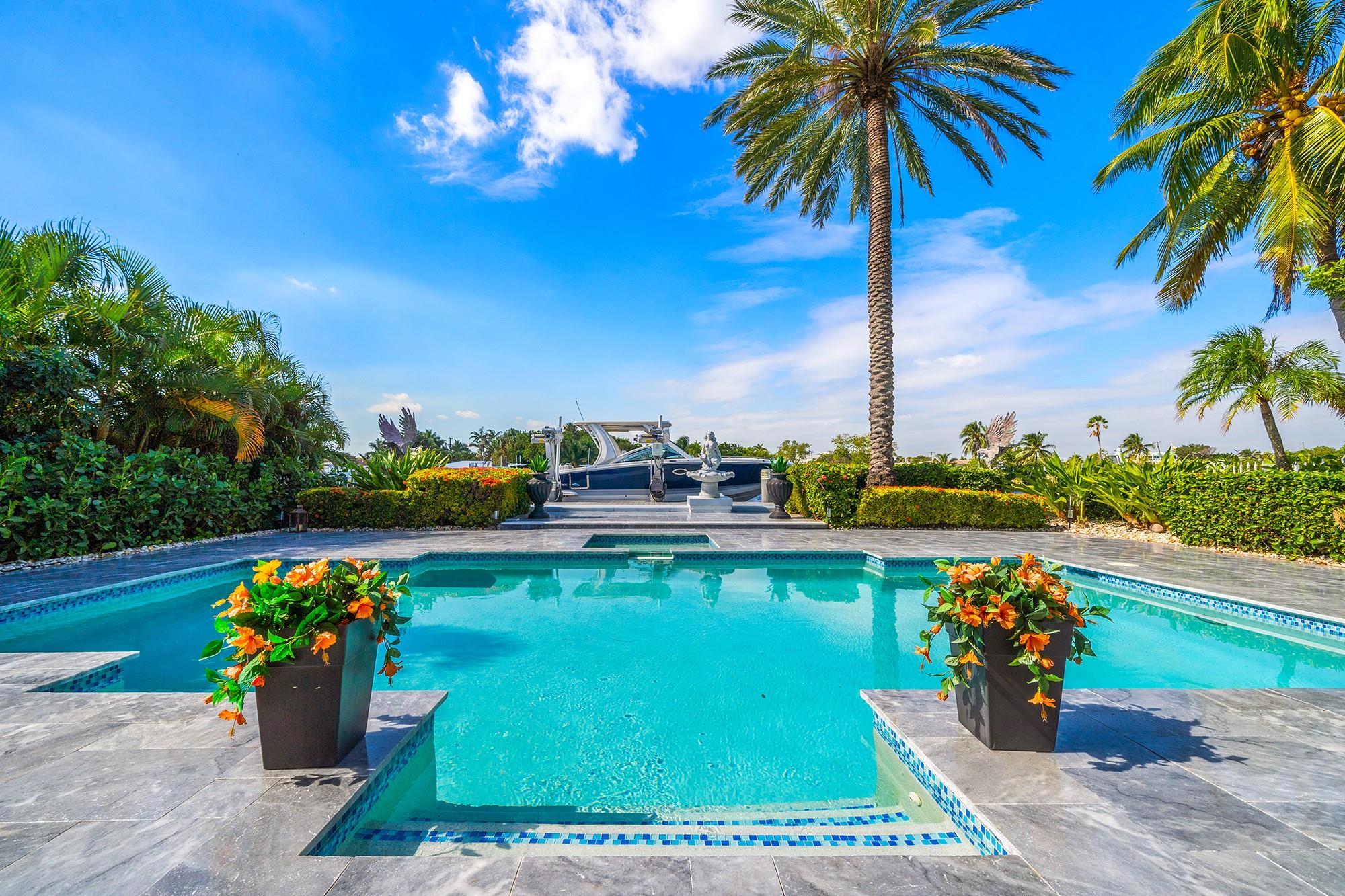 301 S Riverside Dr