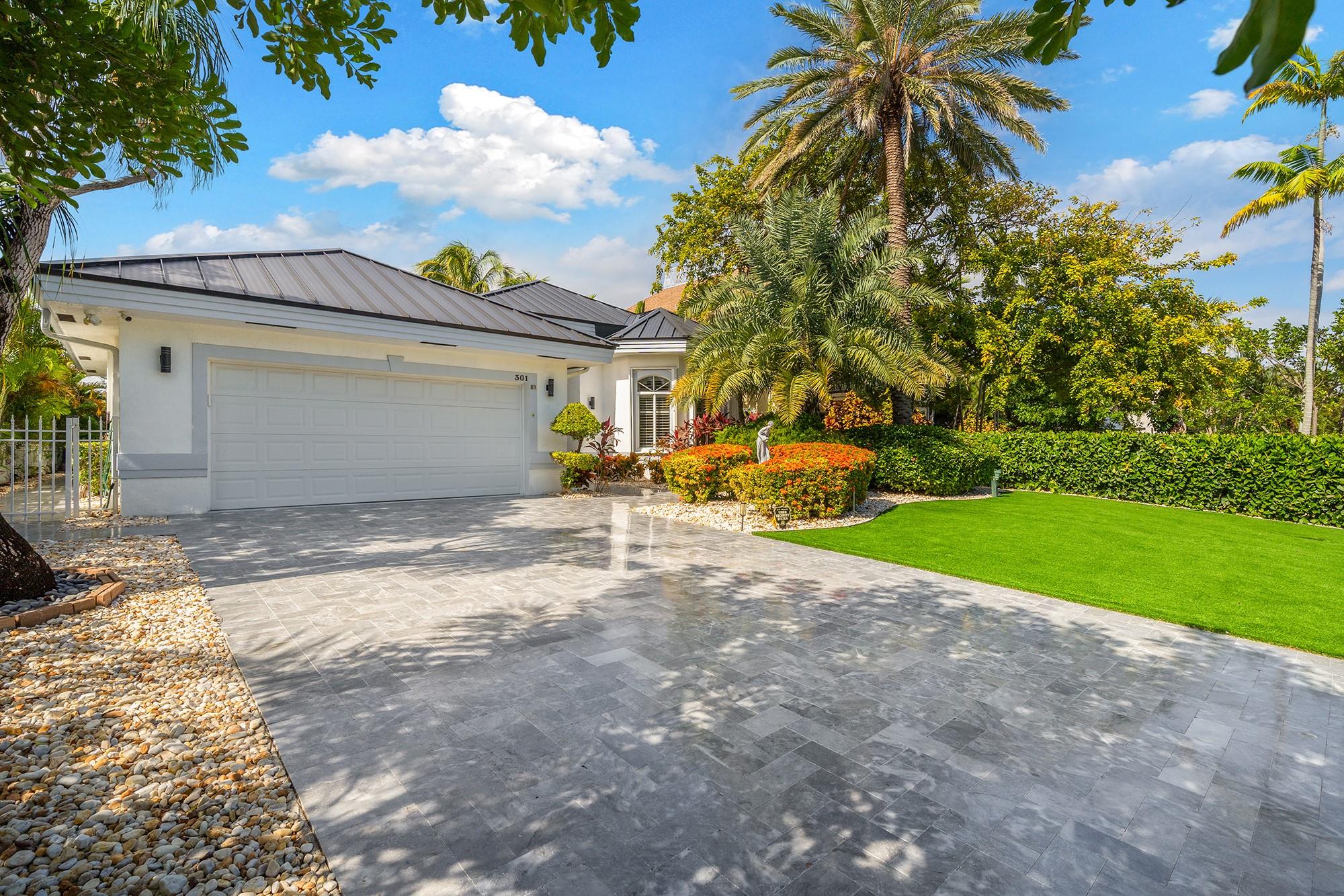 301 S Riverside Dr