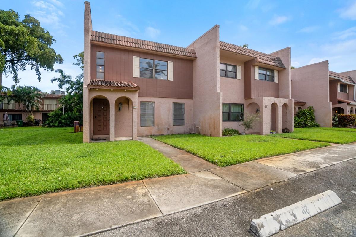 Welcome to this charming townhouse located at 48 Madrid Lane in Davie, FL 33324. This spacious property offers 1600.0 sqft of living space and was built in 1974, boasting a timeless appeal with modern updates.
Featuring 3 bedrooms and 2.5 bathrooms, this townhouse provides ample space for comfortable living. The open floor plan seamlessly connects the living room, dining area, and kitchen, creating a perfect setting for entertaining guests or relaxing after a long day.